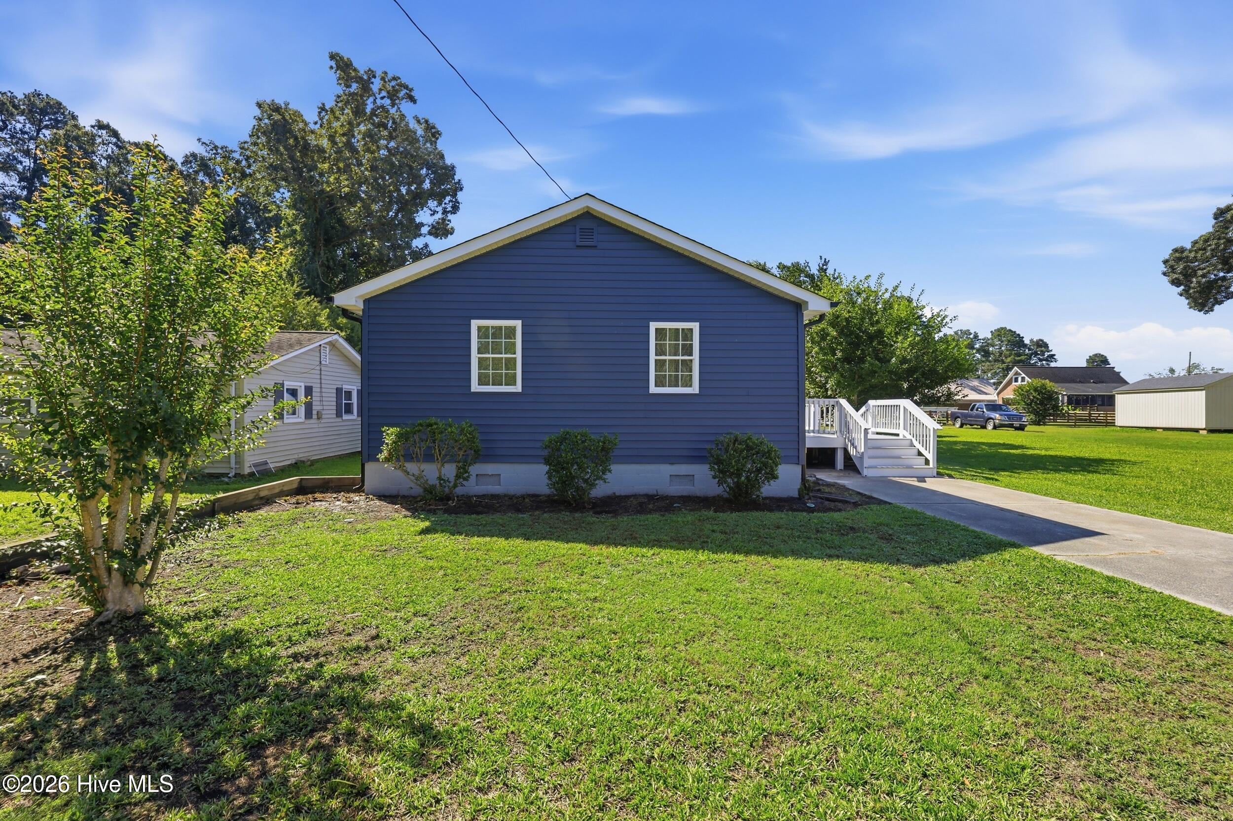 305 Beachview Drive Property Photo 25
