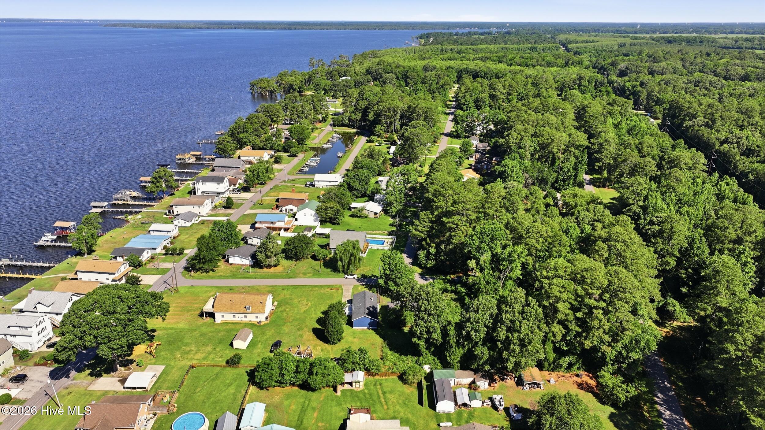 305 Beachview Drive Property Photo 28