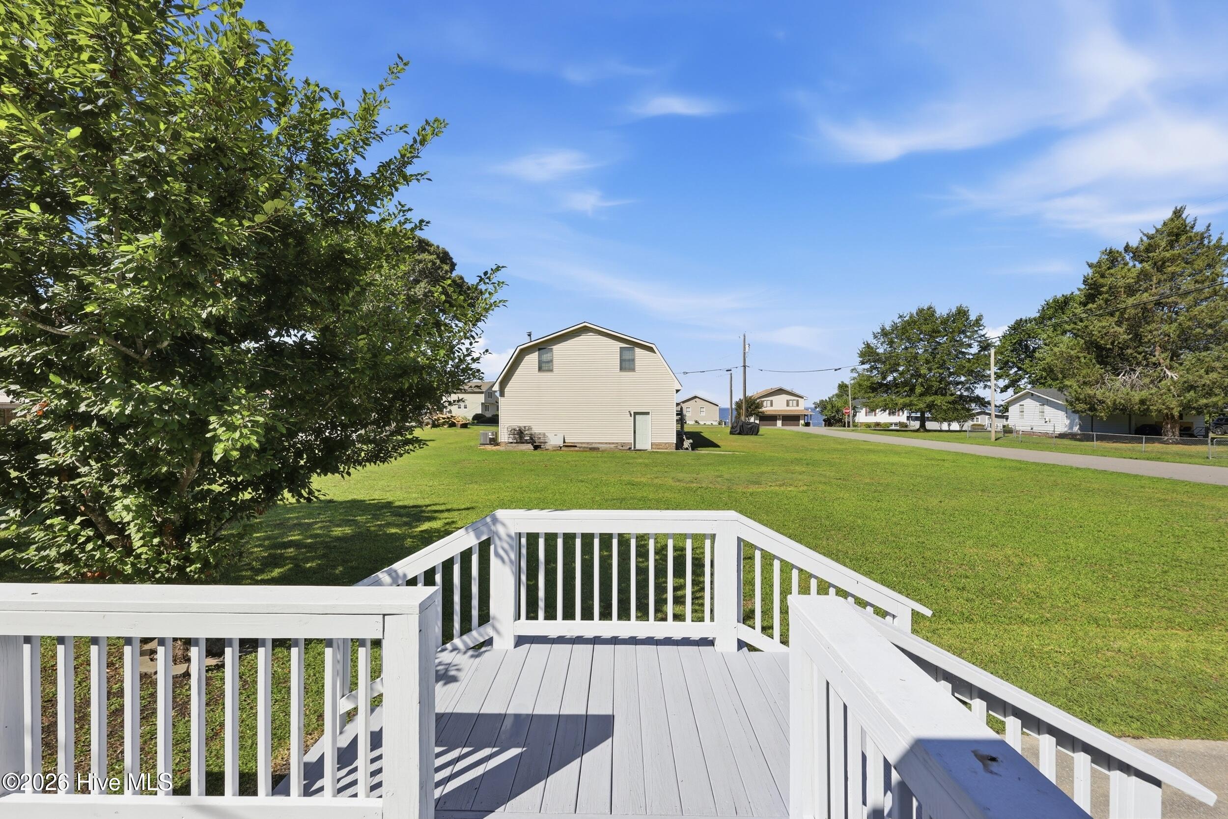 305 Beachview Drive Property Photo 29