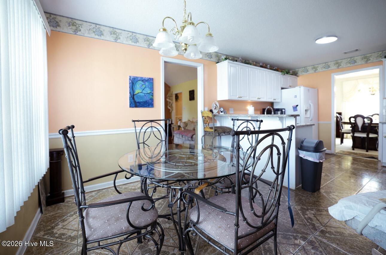 3388 Thames Place Property Photo 5
