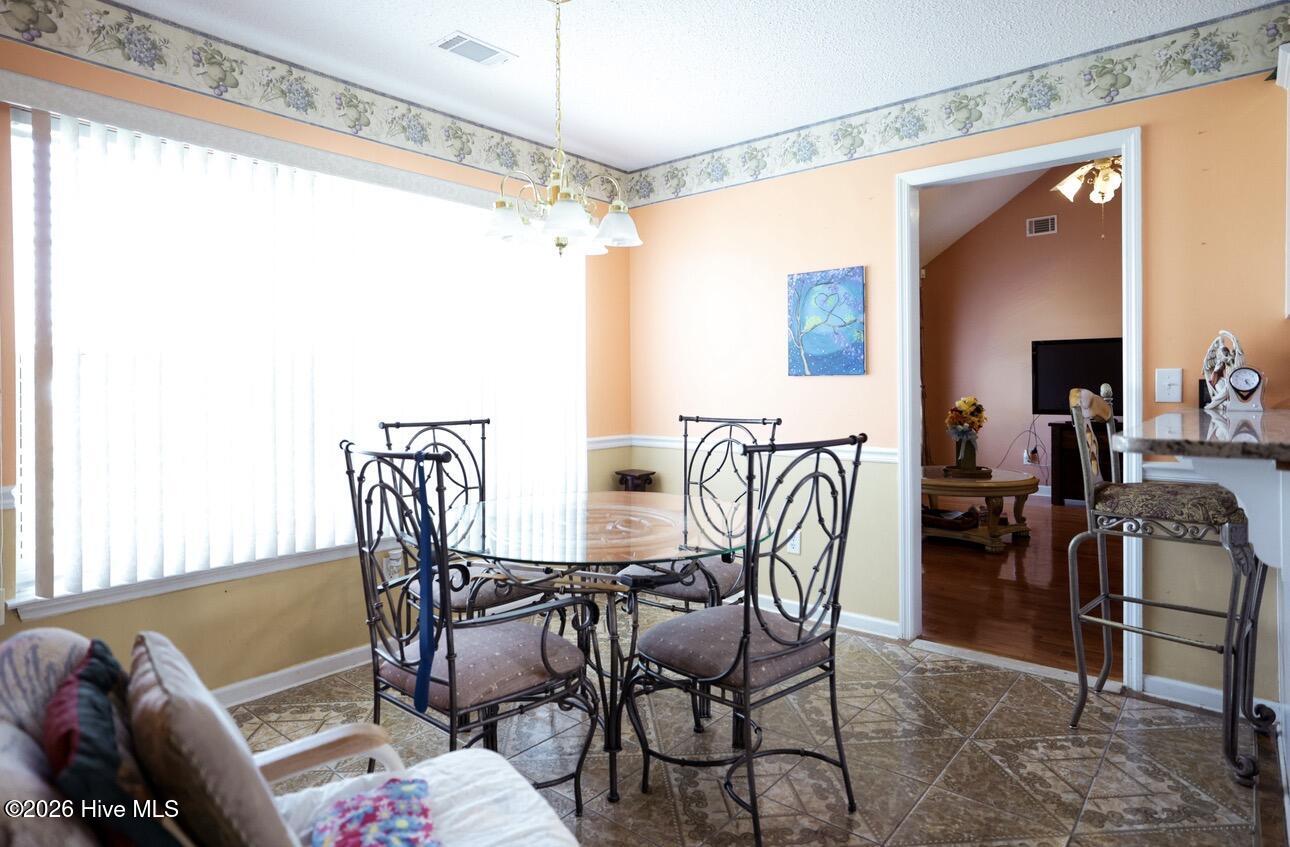 3388 Thames Place Property Photo 6