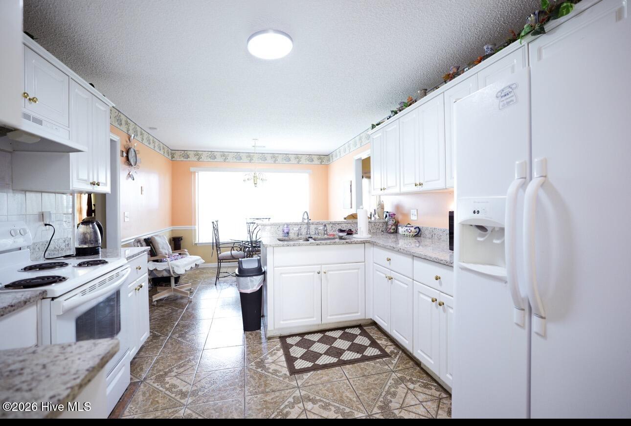 3388 Thames Place Property Photo 7
