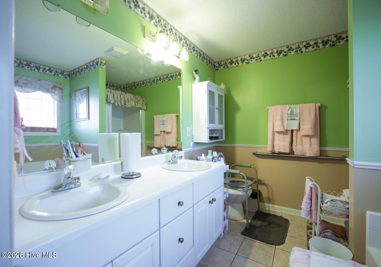 3388 Thames Place Property Photo 15