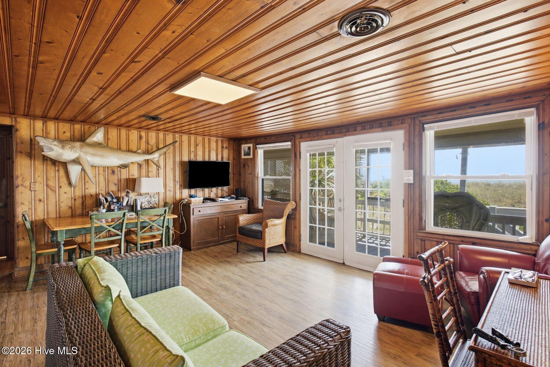 500 Carolina Beach Avenue N Property Photo 3