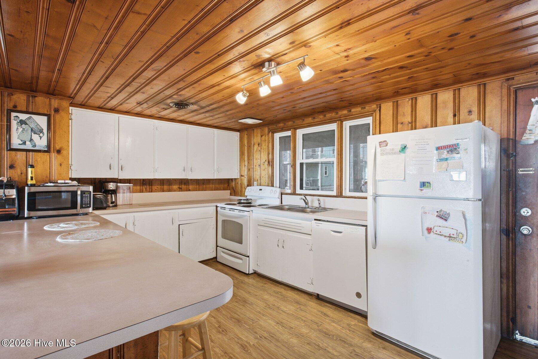 500 Carolina Beach Avenue N Property Photo 5
