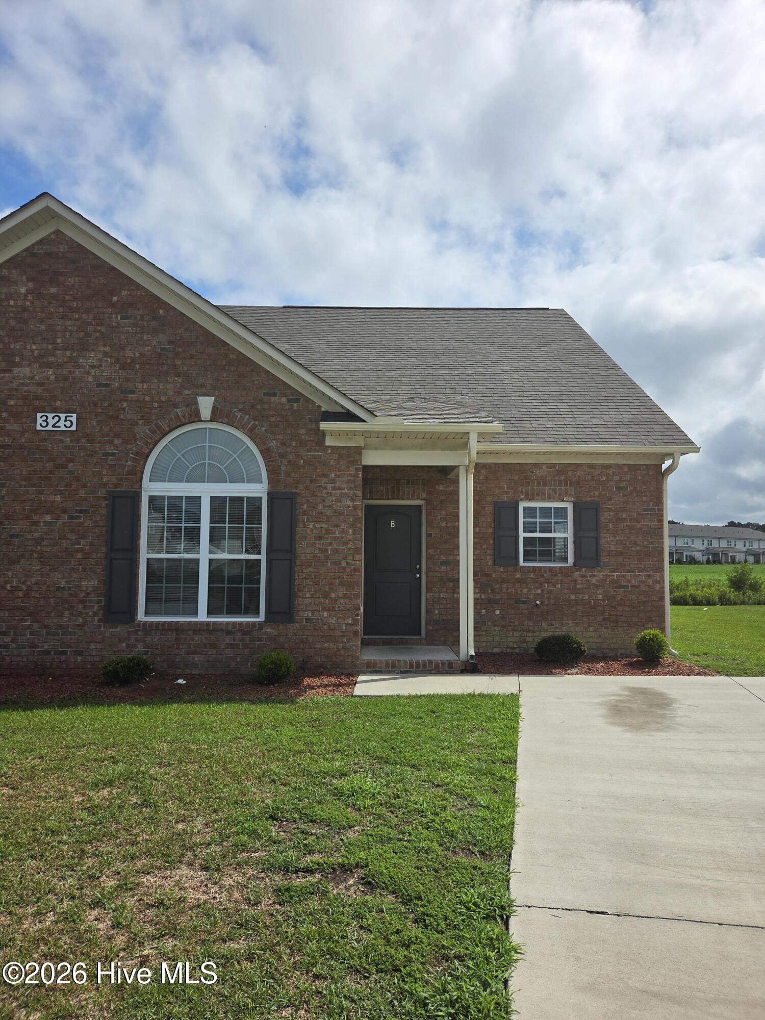 325 S Pointe Drive B Property Photo 1