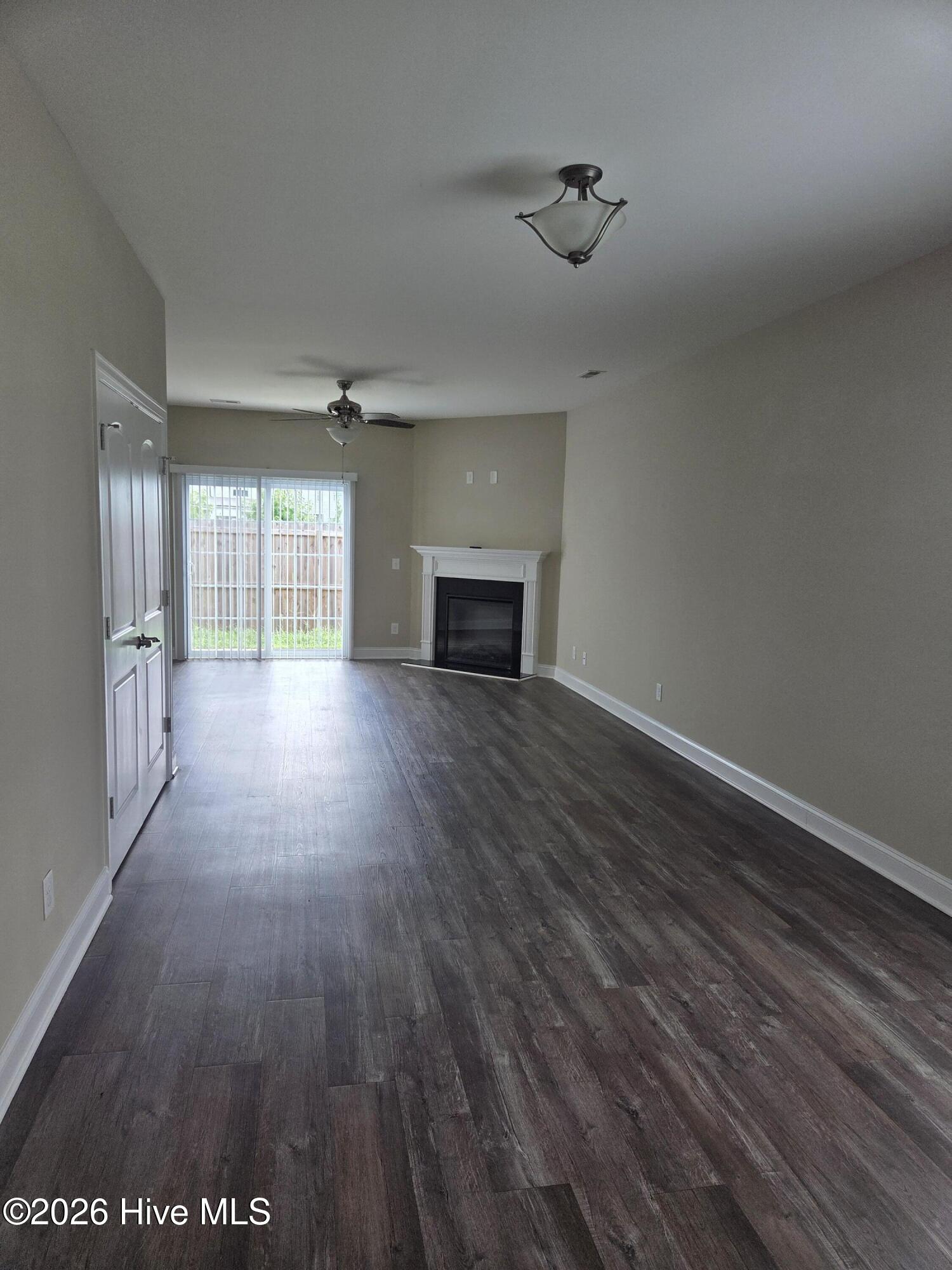 325 S Pointe Drive B Property Photo 5