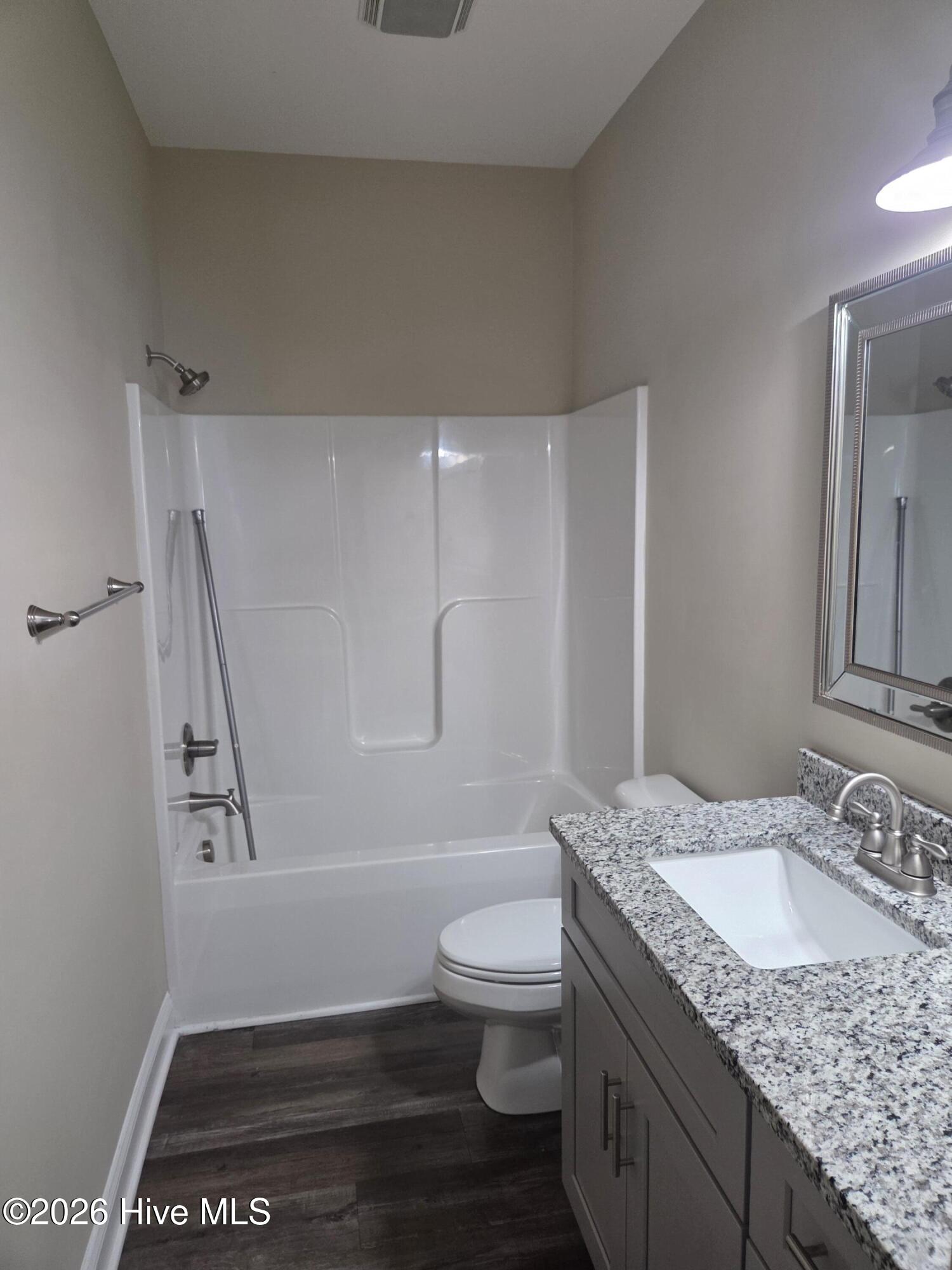 325 S Pointe Drive B Property Photo 8
