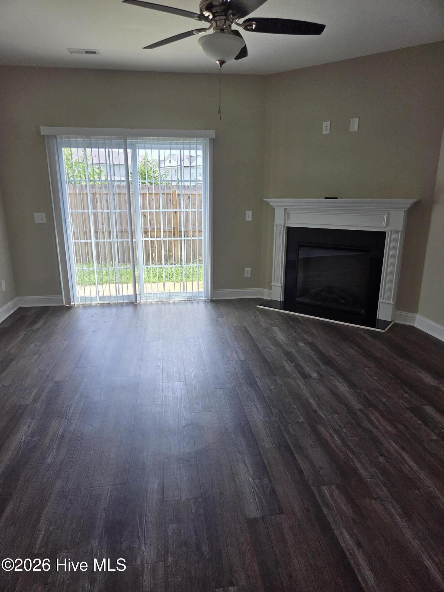 325 S Pointe Drive B Property Photo 10