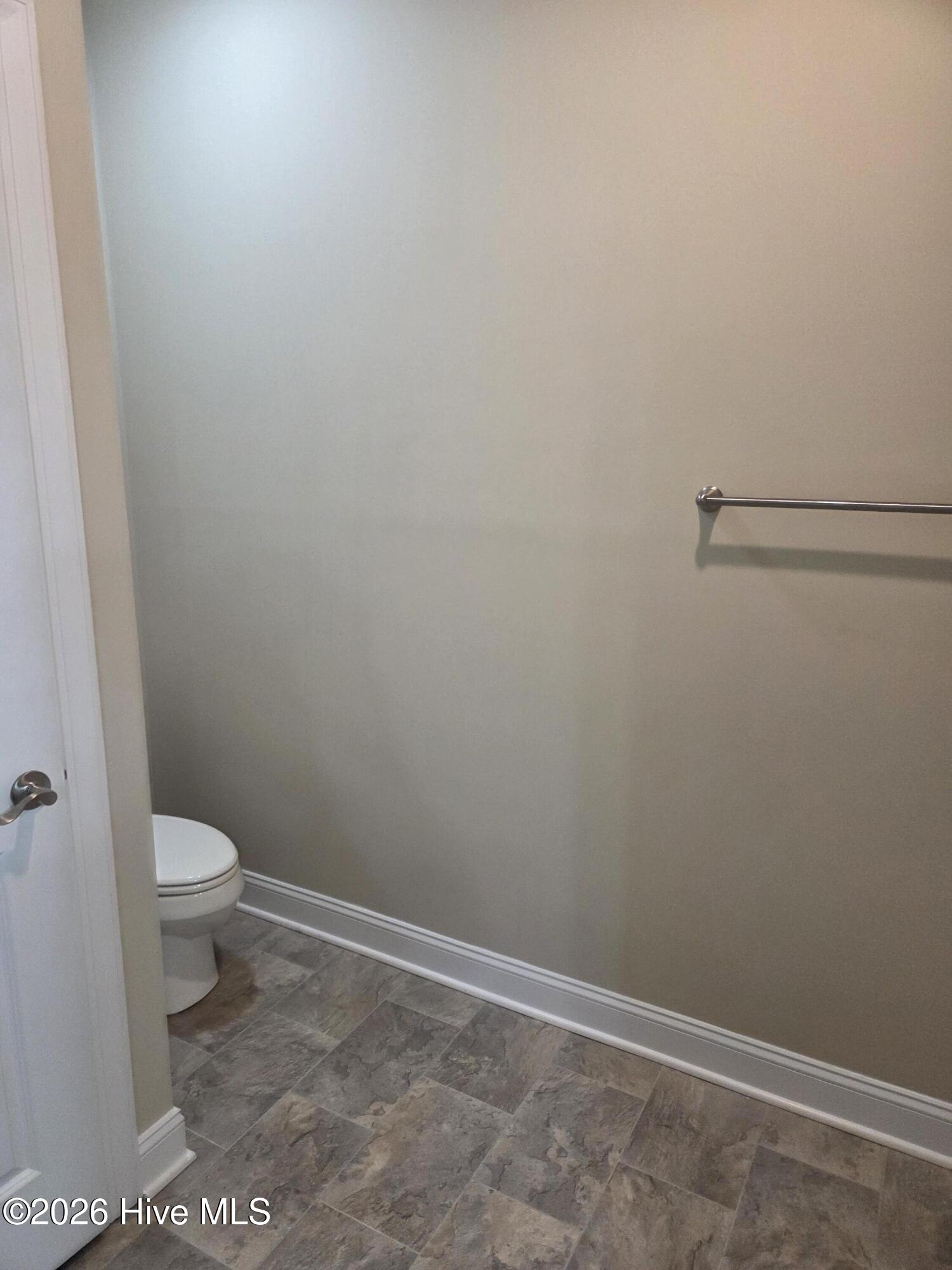 325 S Pointe Drive B Property Photo 13
