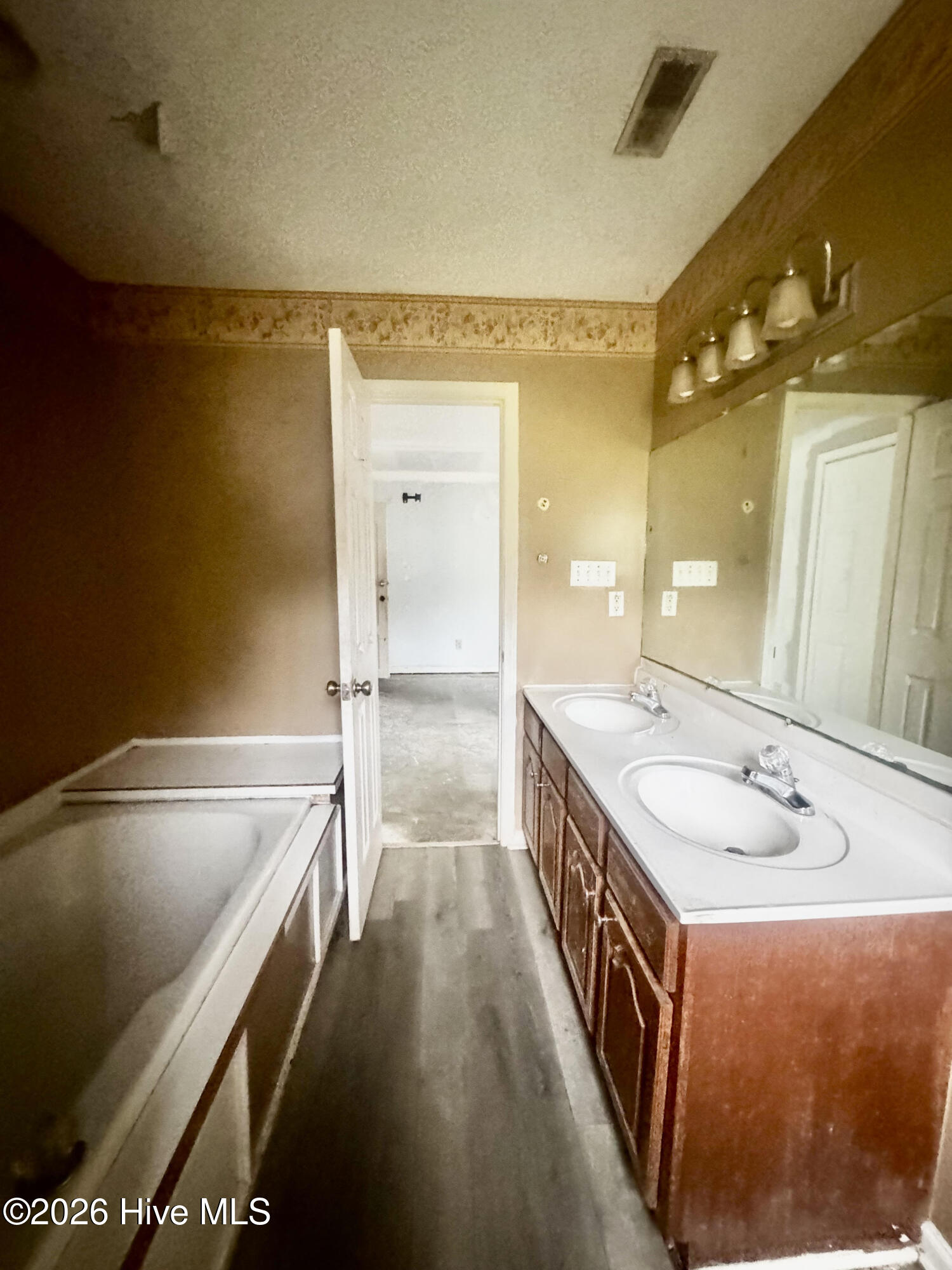 111 Quail Creek Drive Property Photo 14