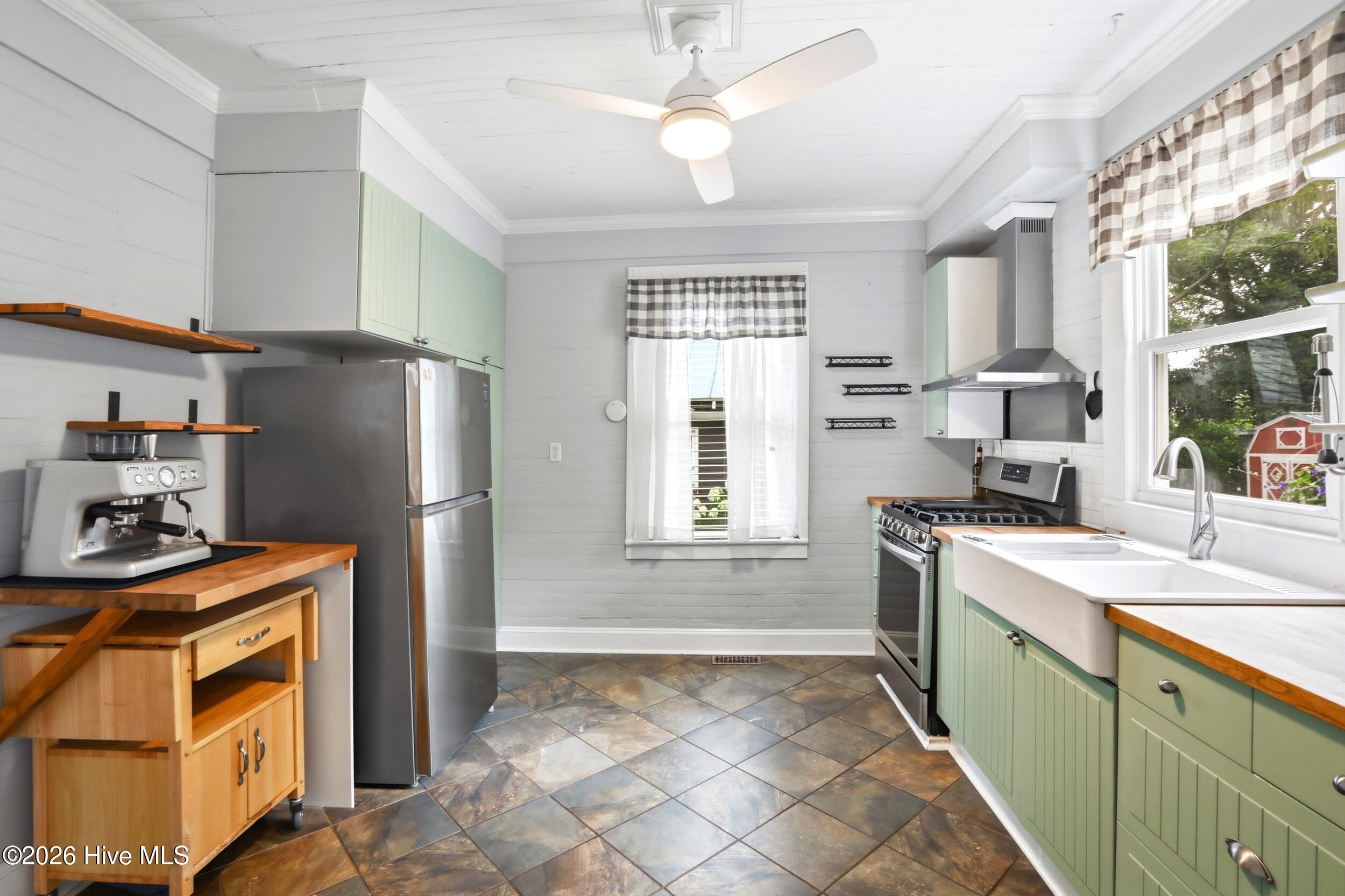 307 Avenue B Property Photo 16