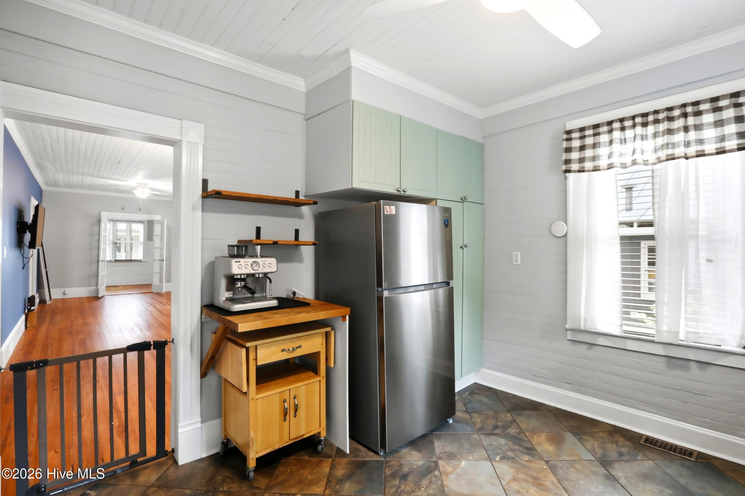 307 Avenue B Property Photo 18