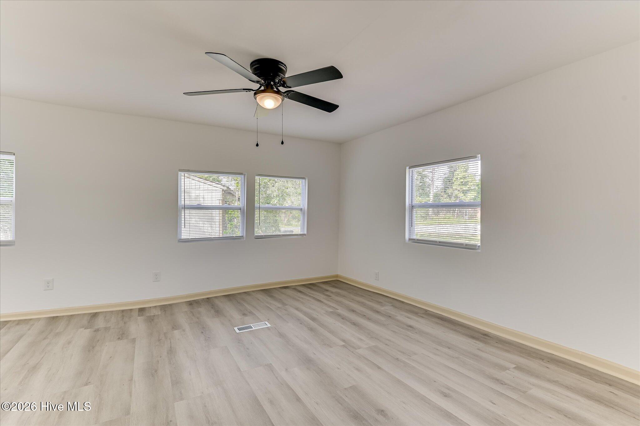2432 N Carolina Avenue Property Photo 8