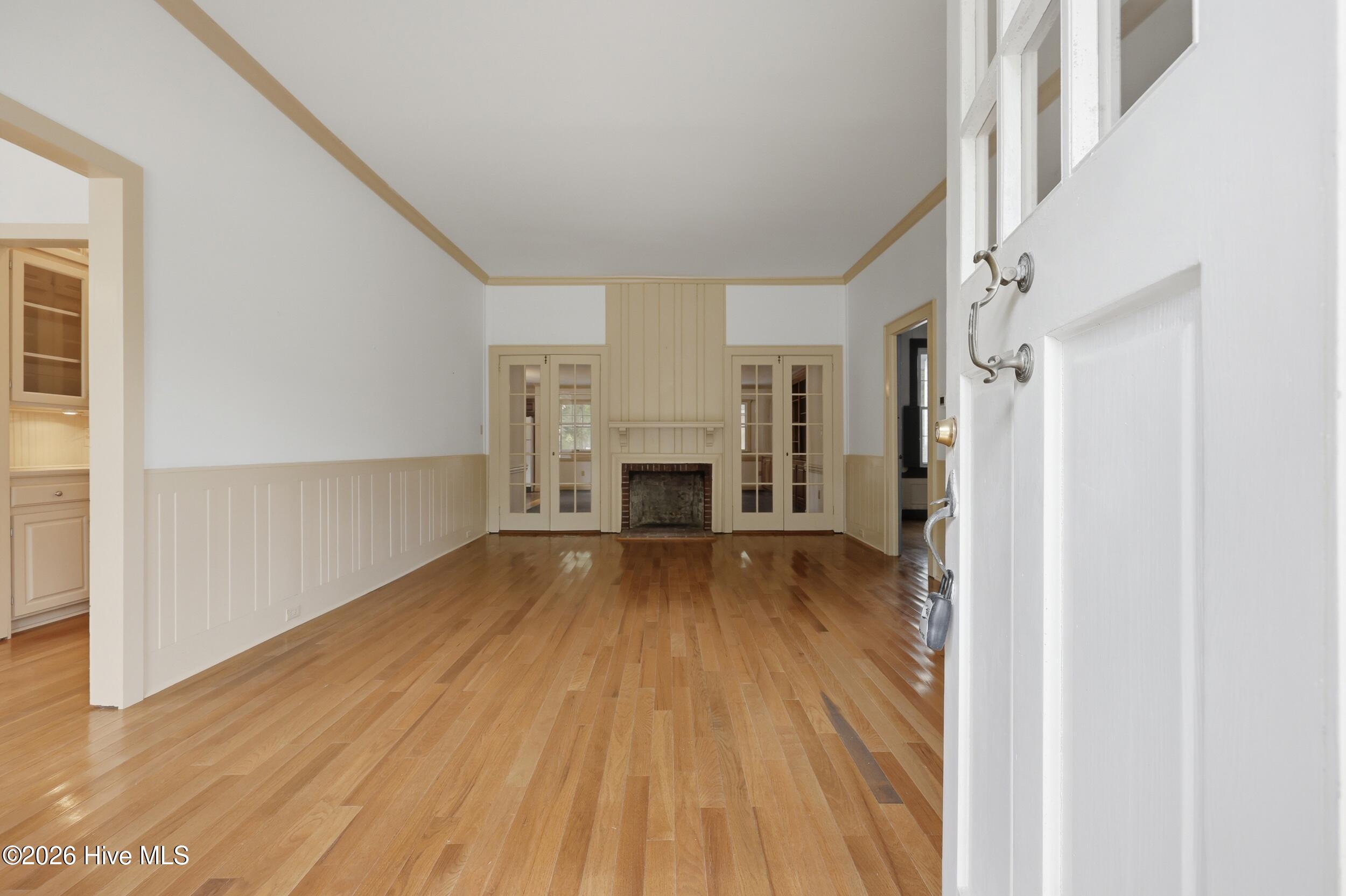 1615 Parkview Drive Property Photo 2