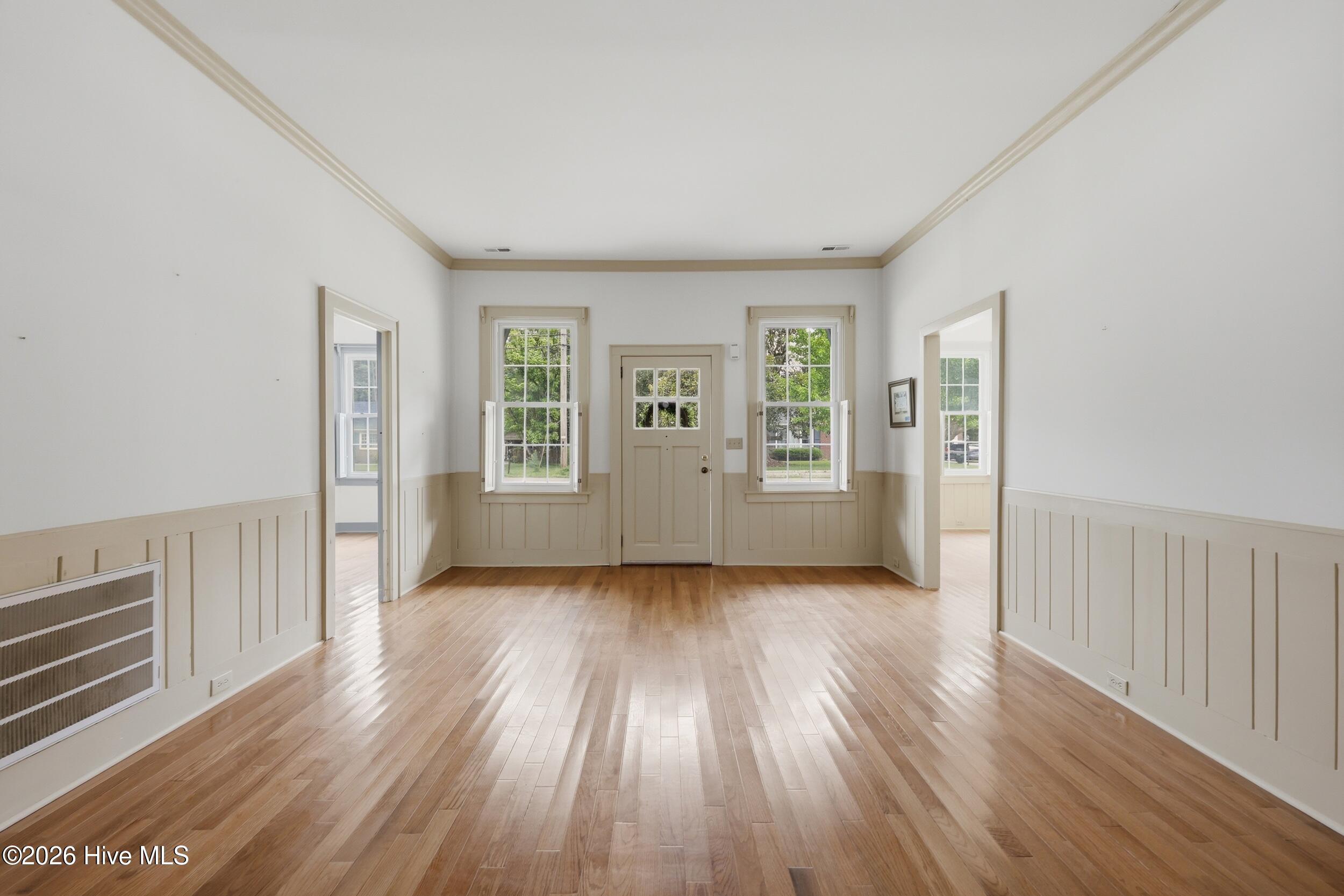 1615 Parkview Drive Property Photo 3