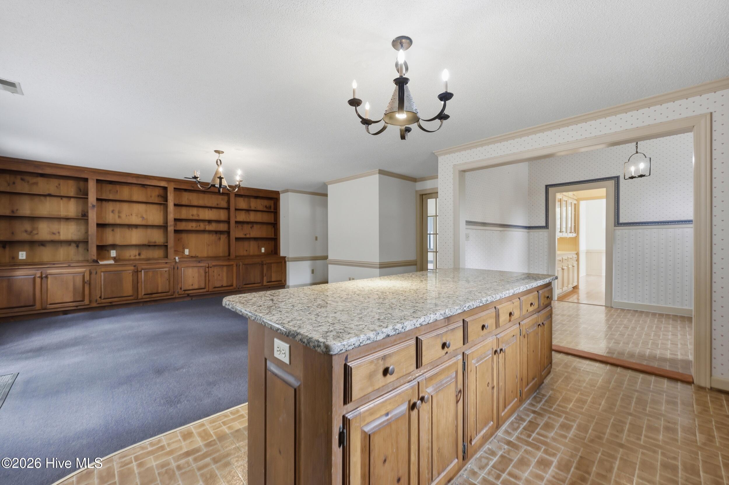 1615 Parkview Drive Property Photo 9