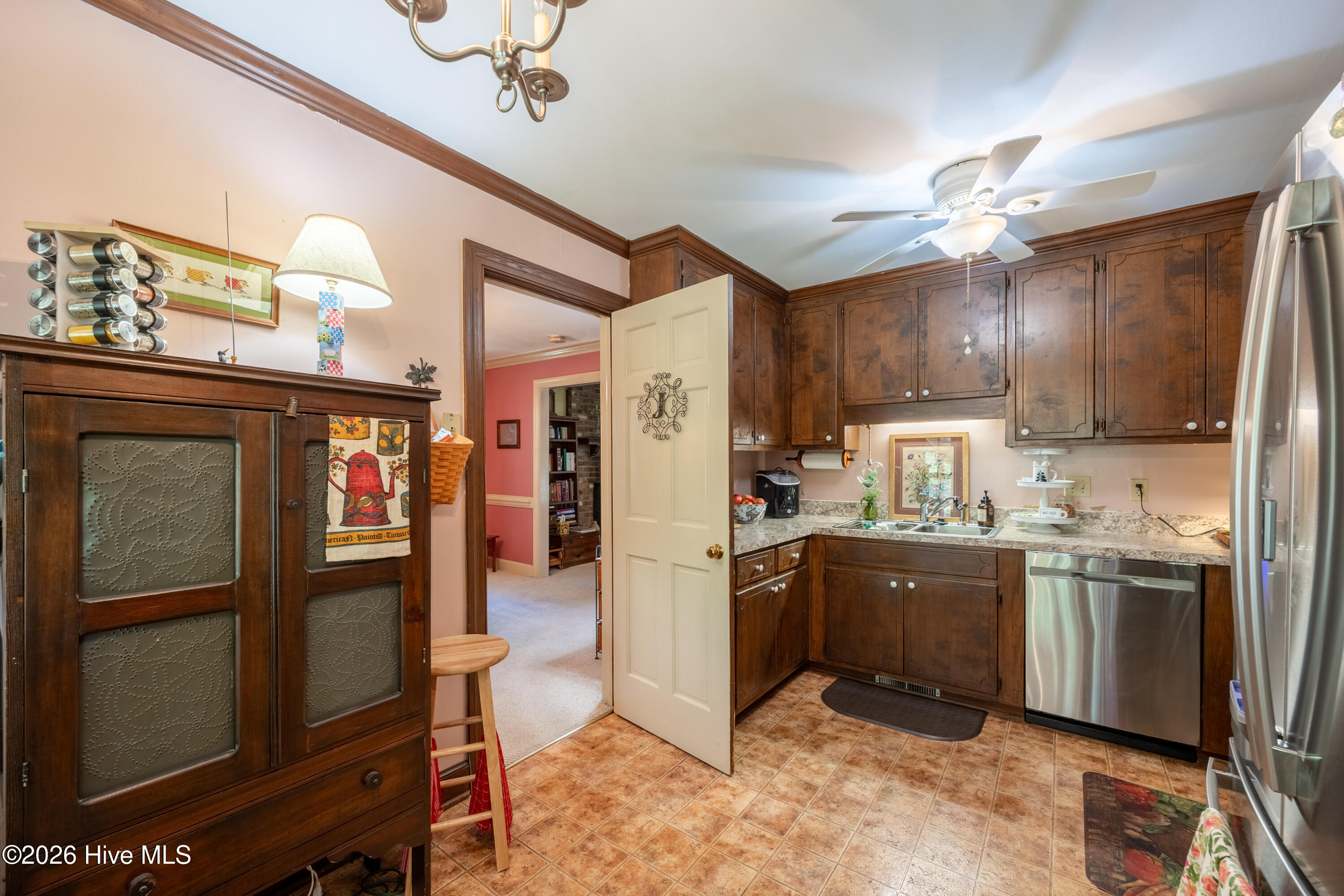 1910 Sierra Drive Nw Property Photo 13