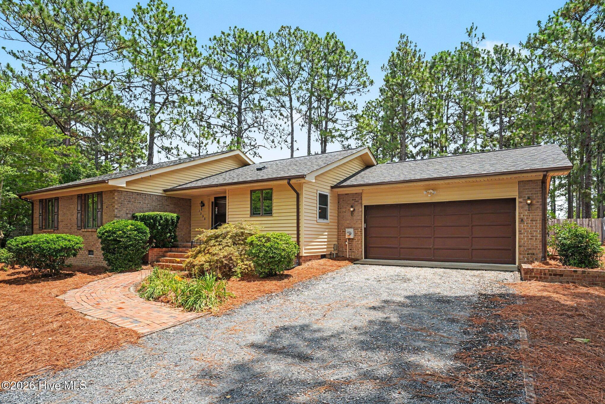 1555 Longleaf Drive E Property Photo 1