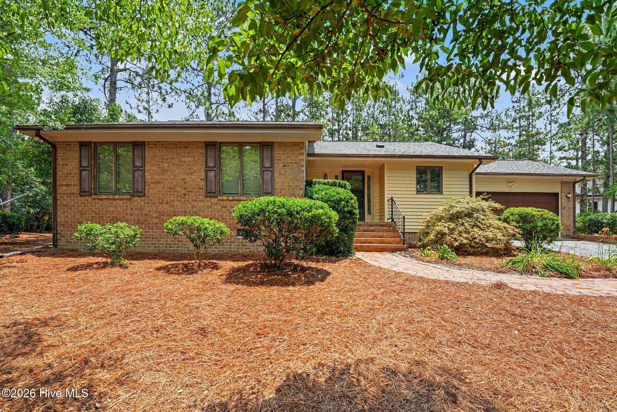 1555 Longleaf Drive E Property Photo 2