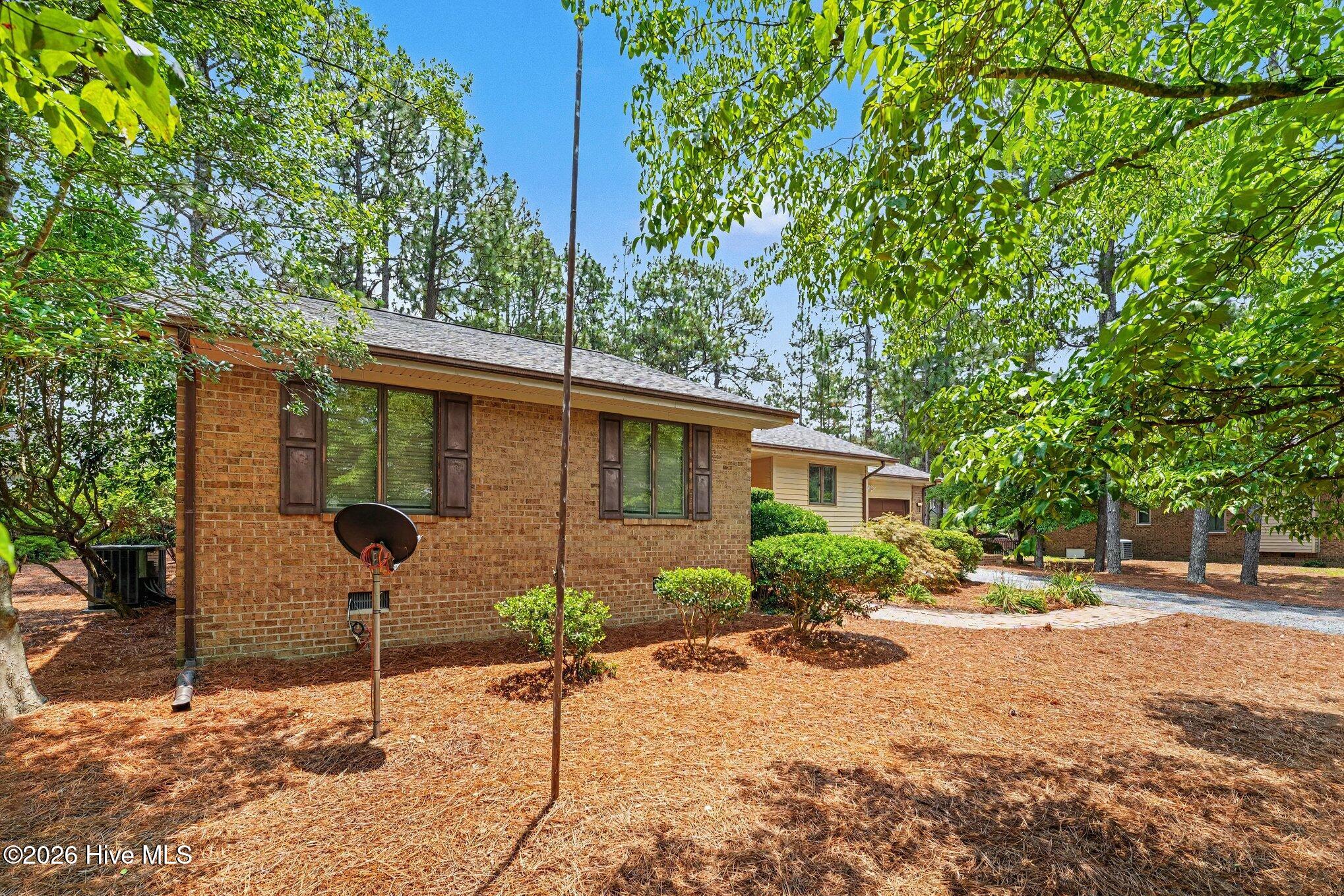 1555 Longleaf Drive E Property Photo 3