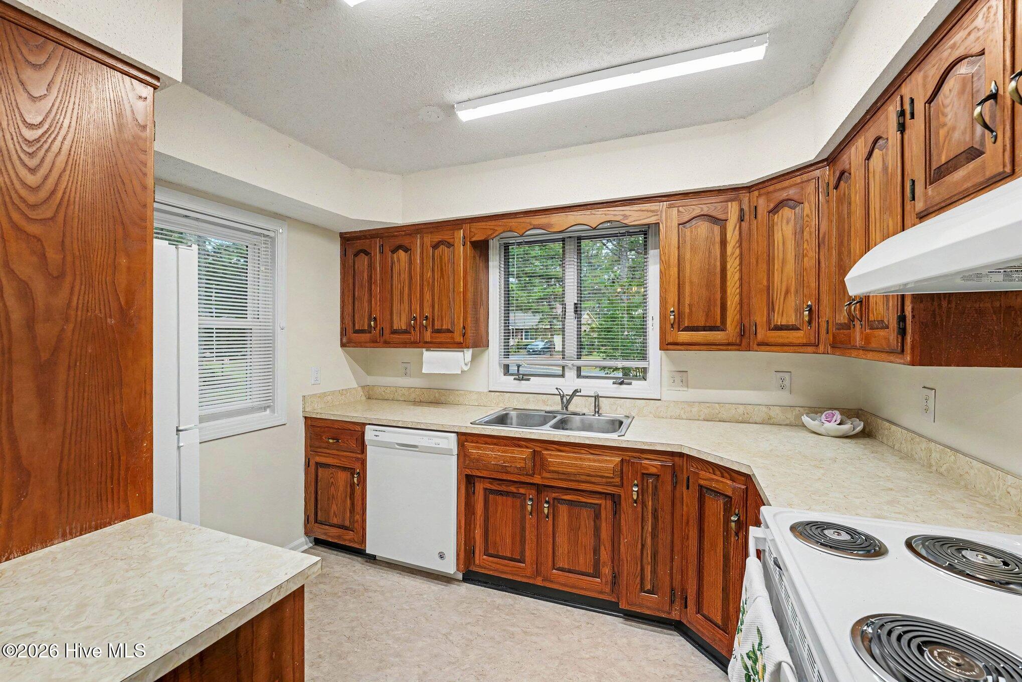 1555 Longleaf Drive E Property Photo 17