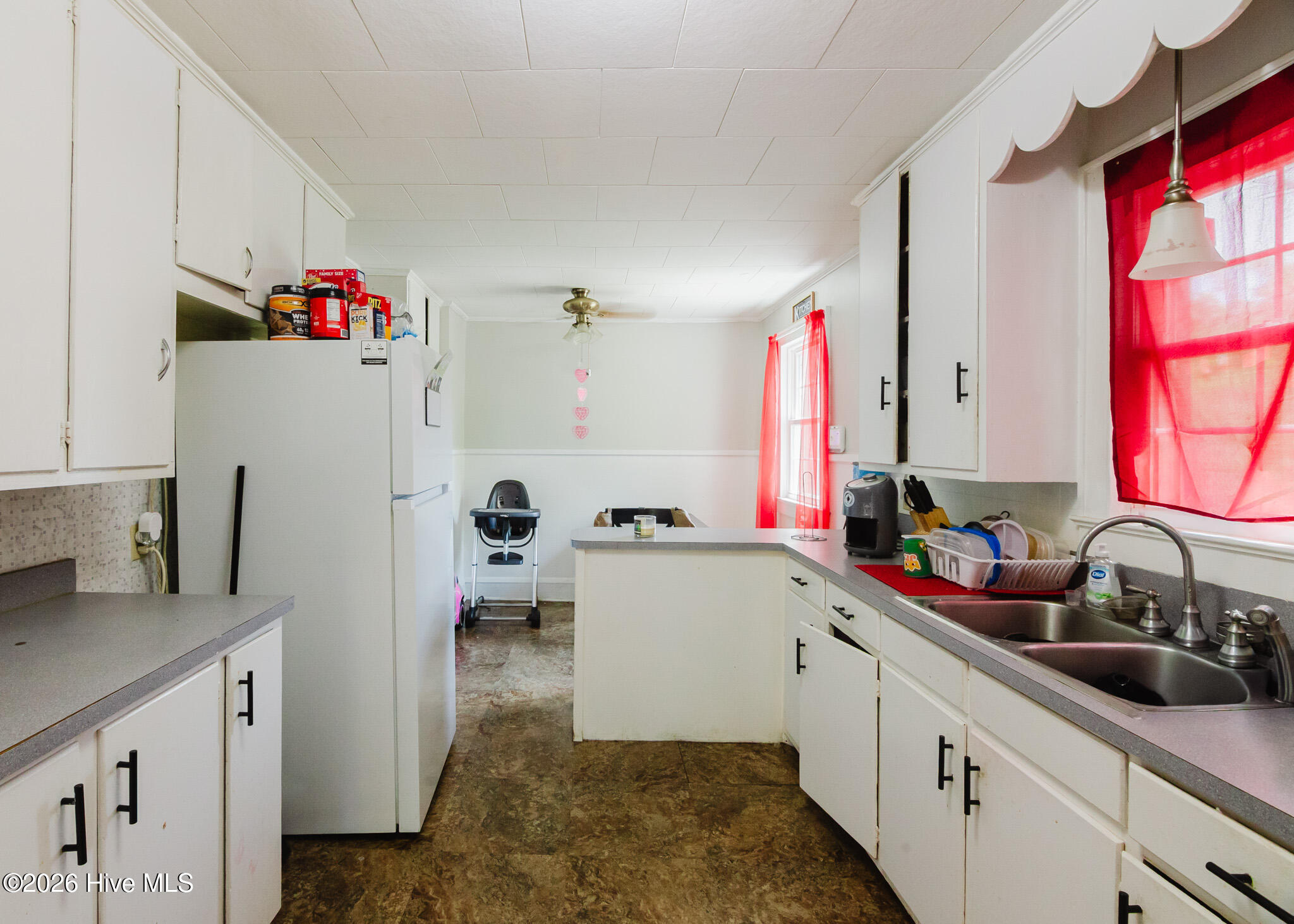 303 Myrtle Avenue Property Photo 4
