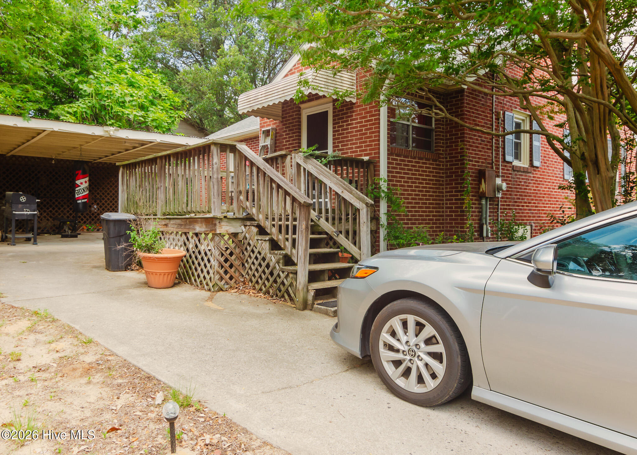 303 Myrtle Avenue Property Photo 23