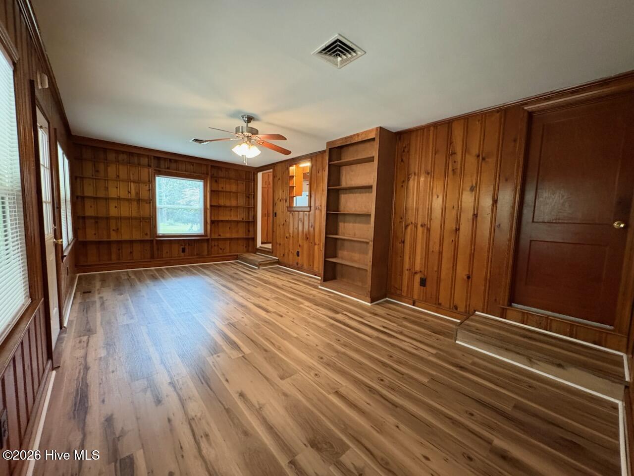 207 Talbot Street Property Photo 10
