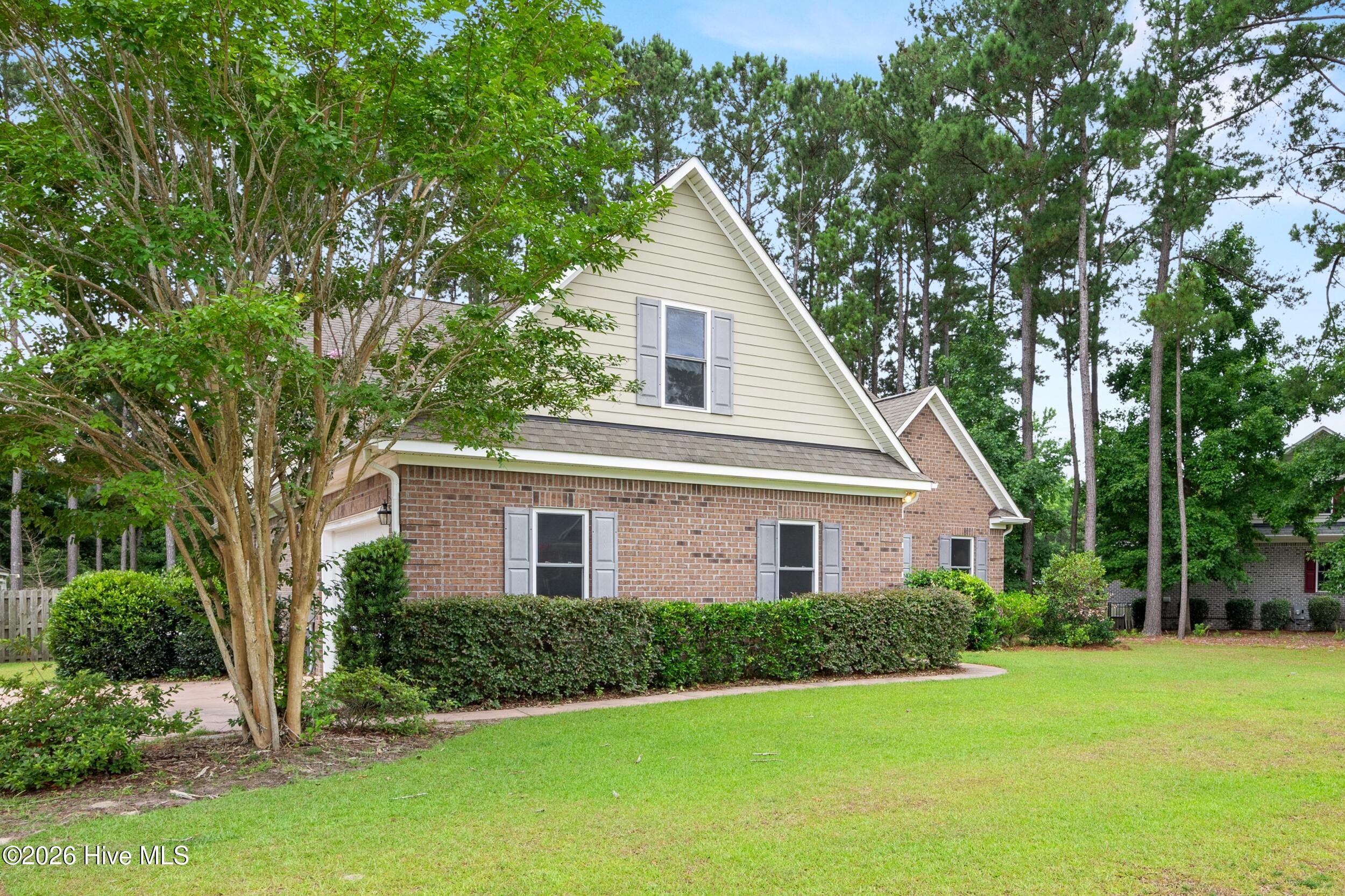 330 Crown Pointe Drive Property Photo 4