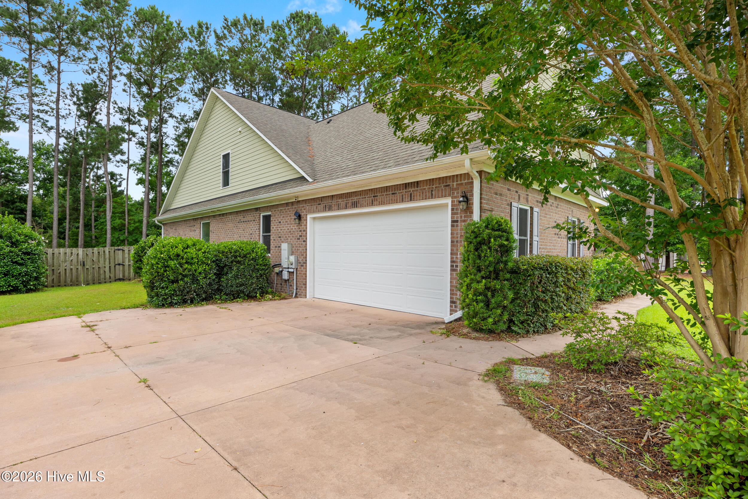 330 Crown Pointe Drive Property Photo 5