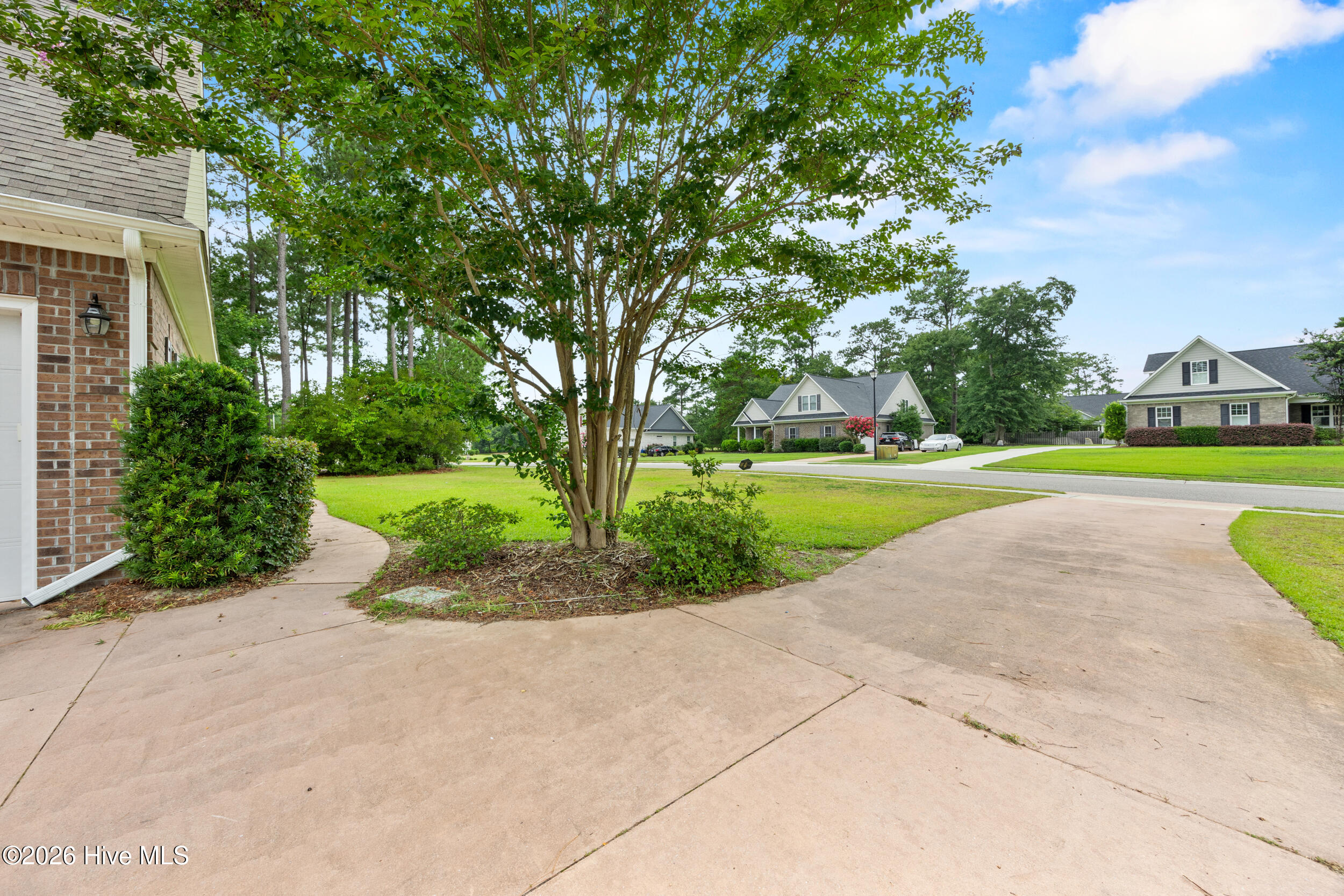 330 Crown Pointe Drive Property Photo 6