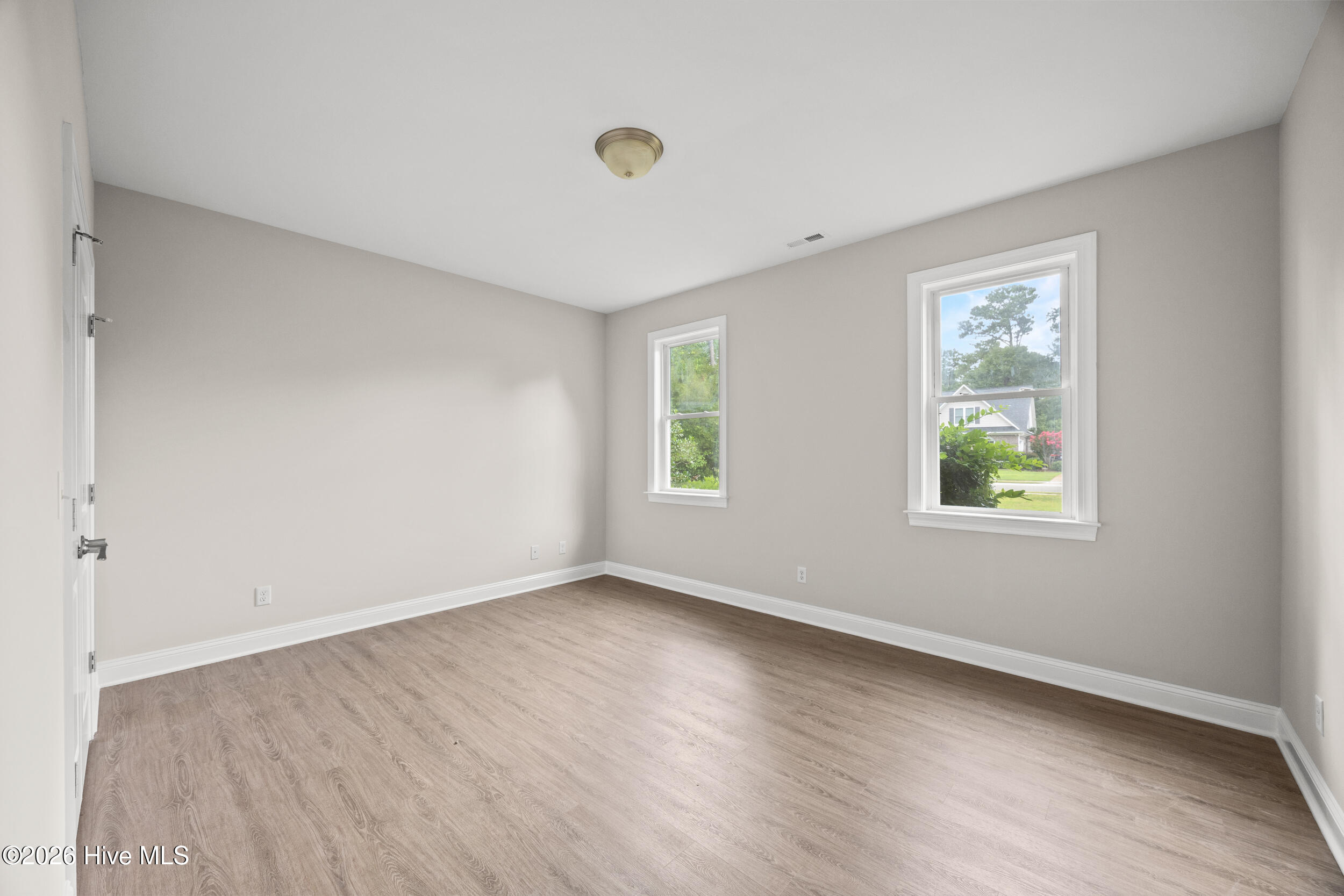 330 Crown Pointe Drive Property Photo 12