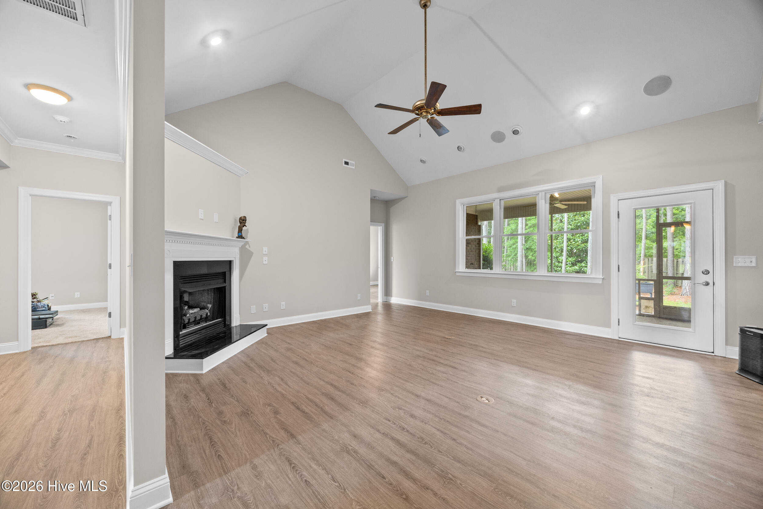 330 Crown Pointe Drive Property Photo 16