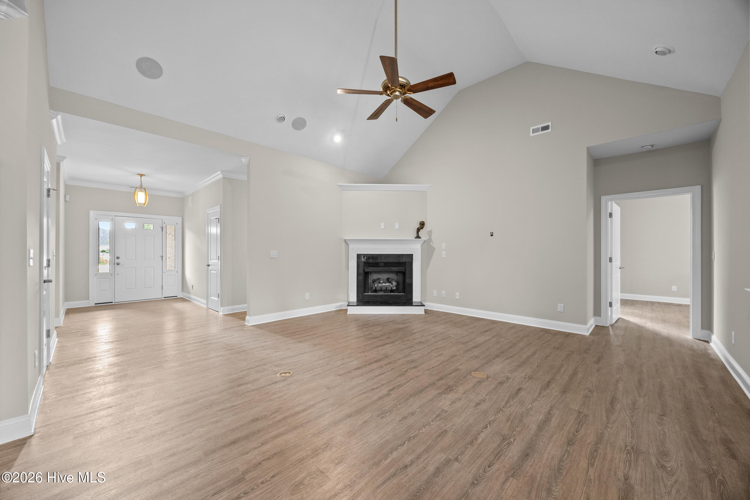 330 Crown Pointe Drive Property Photo 18