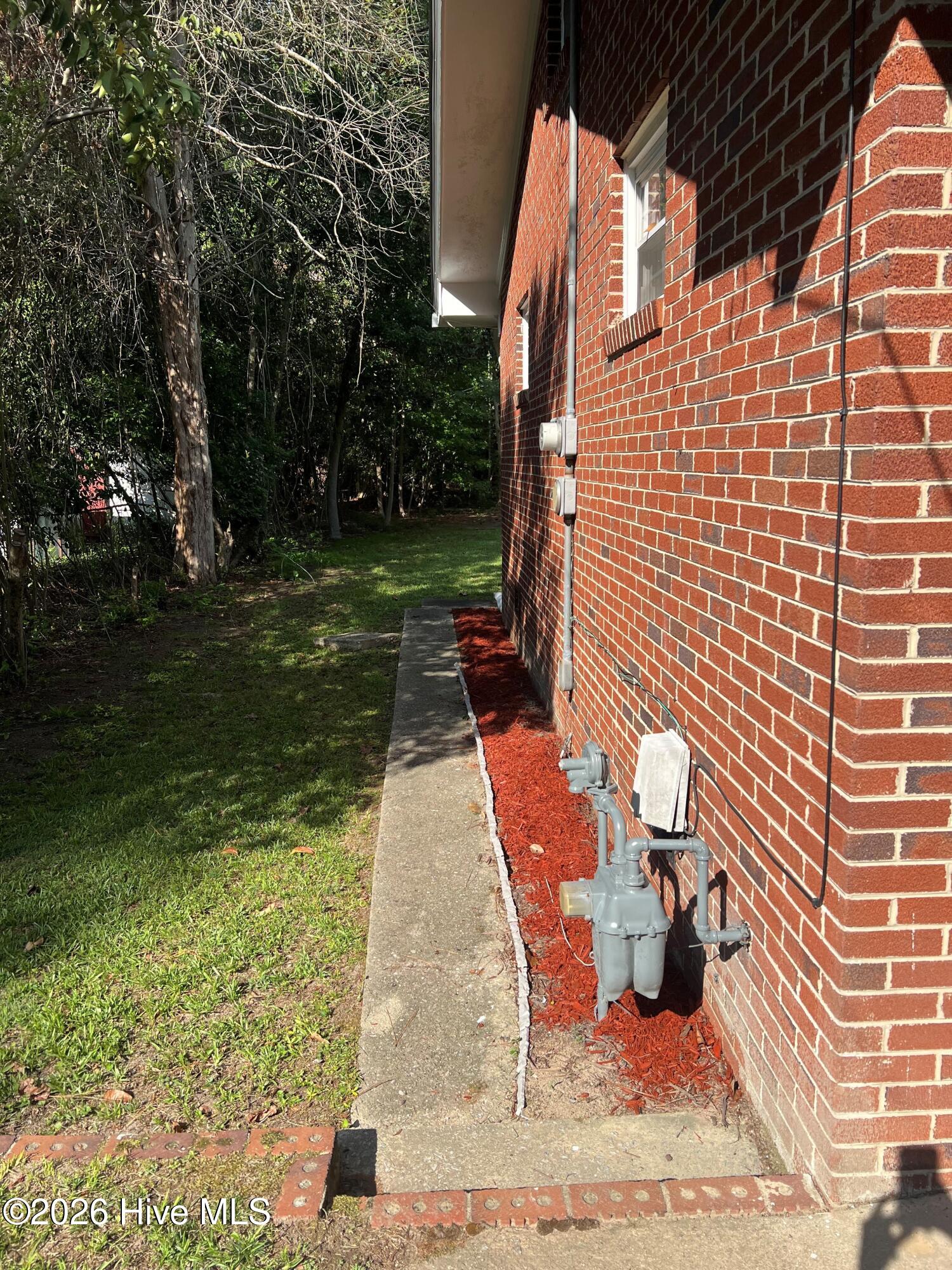 1007 Romaine Street Property Photo 7