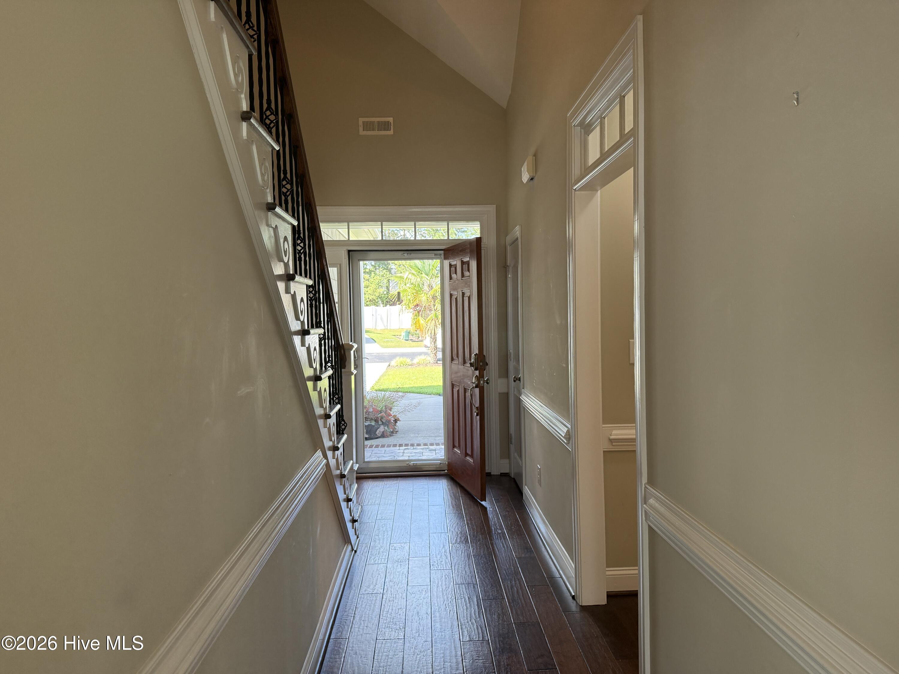 3103 Live Oak Lane N B Property Photo 5