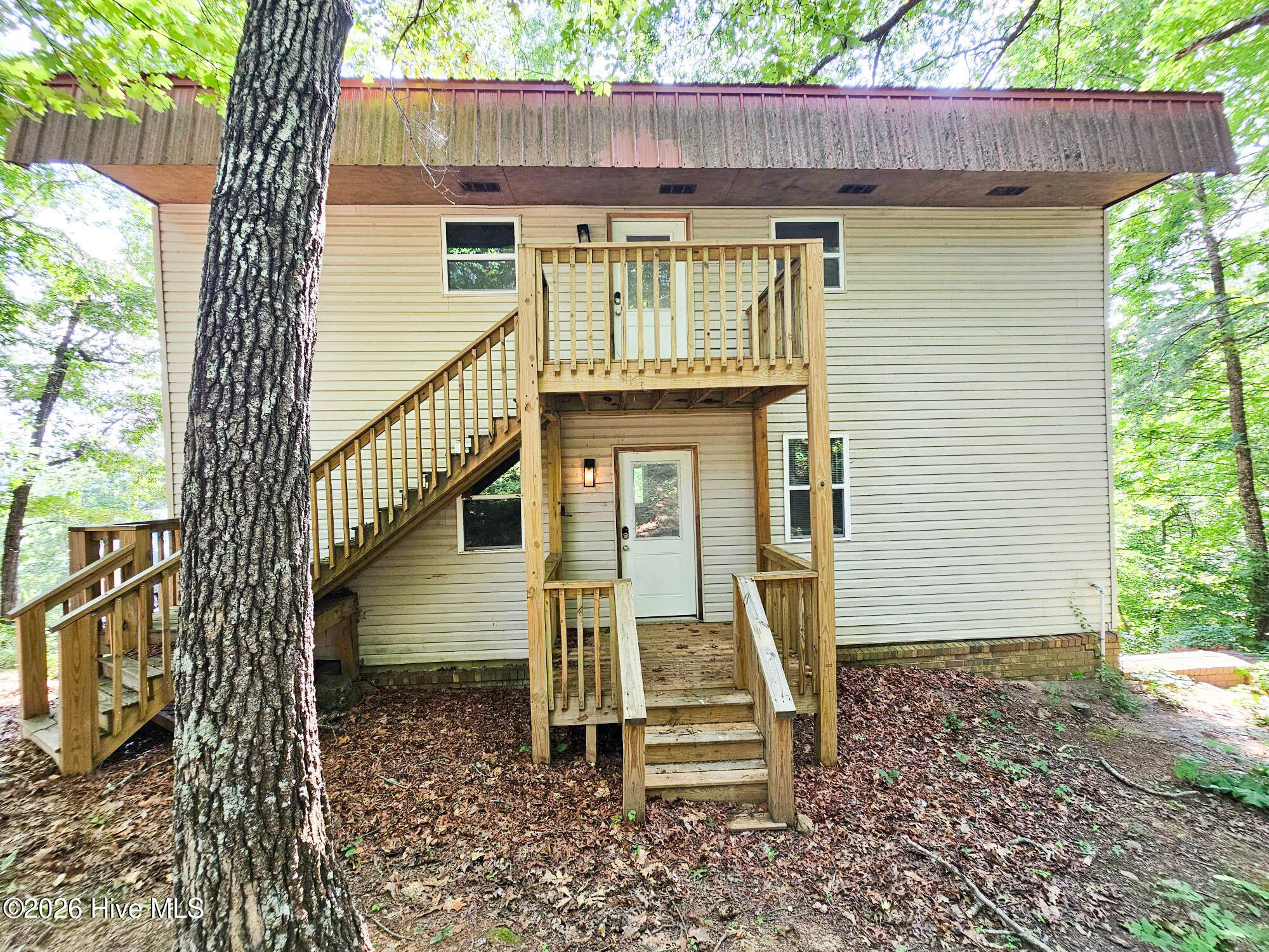 128 Manor Drive A & B Property Photo 1