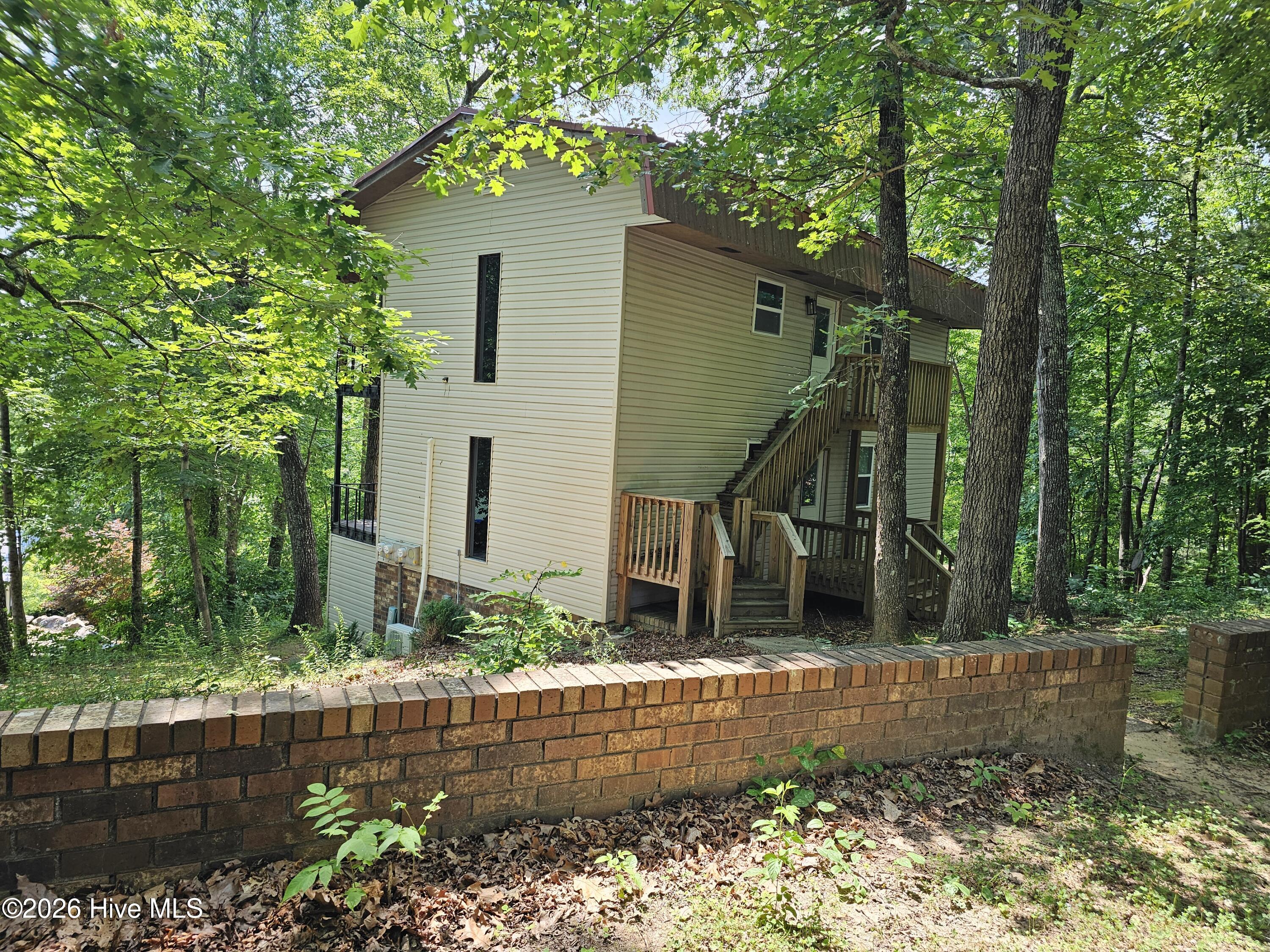 128 Manor Drive A & B Property Photo 2