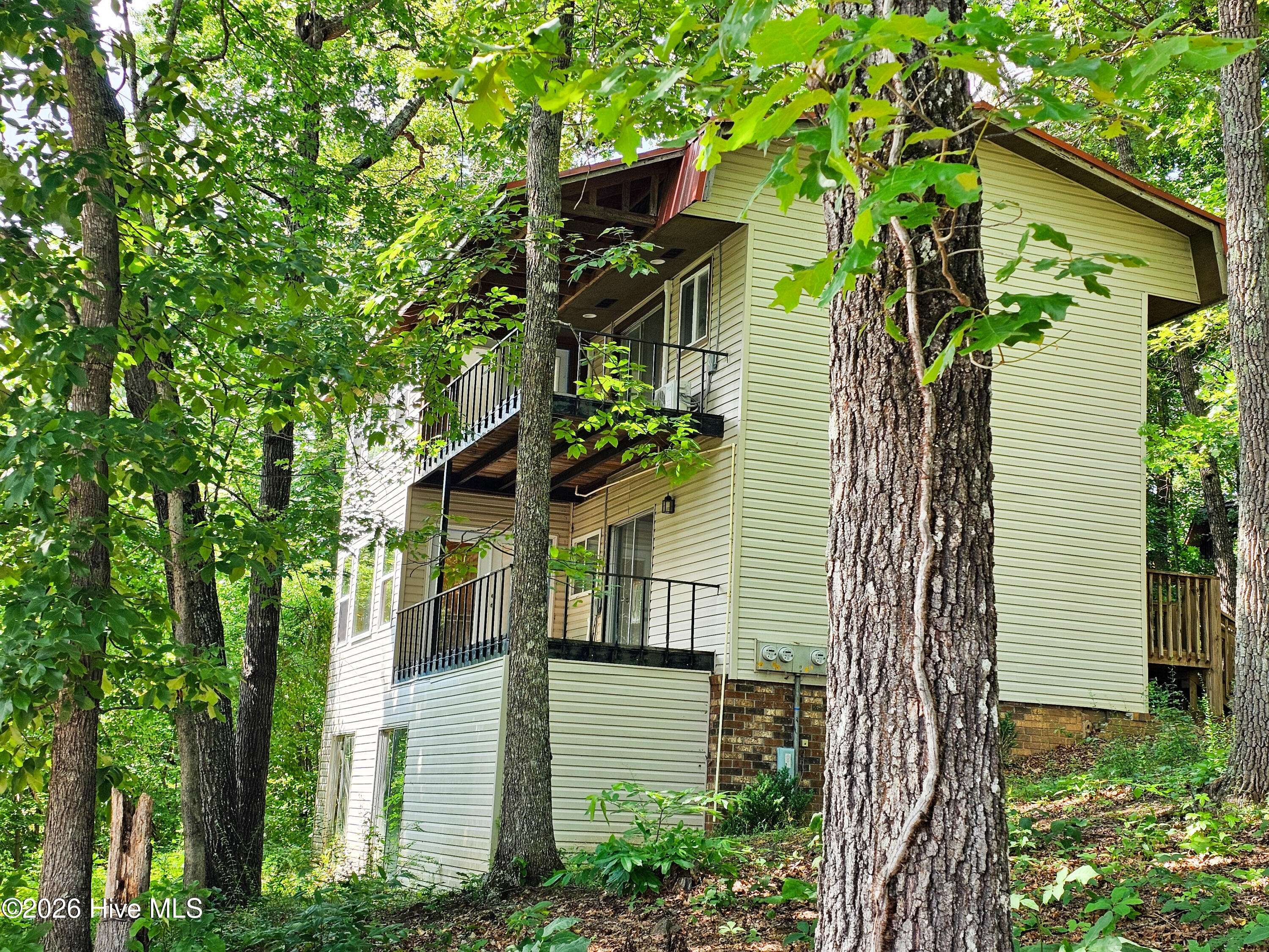 128 Manor Drive A & B Property Photo 5
