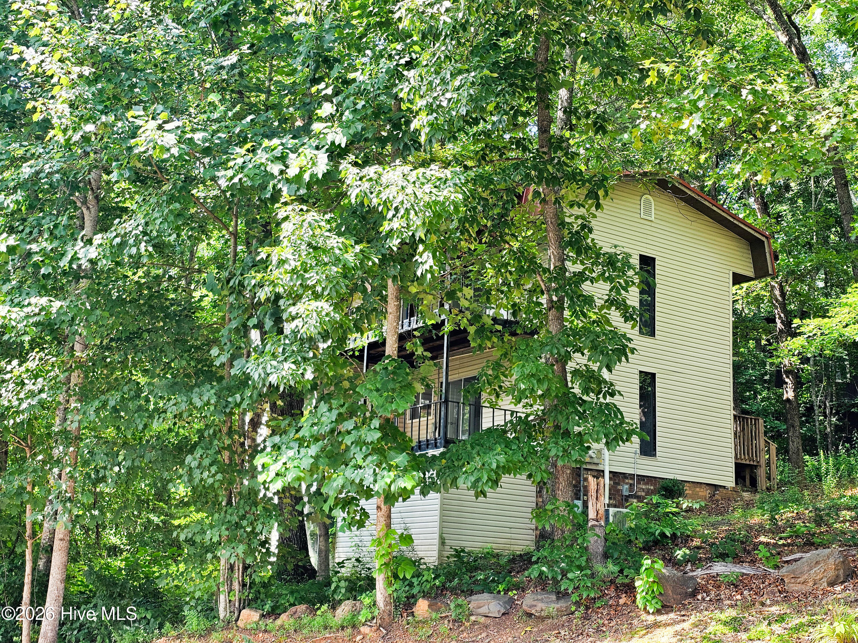 128 Manor Drive A & B Property Photo 6