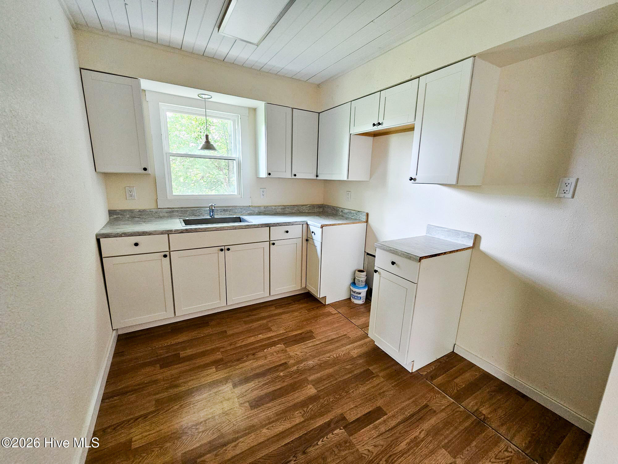 128 Manor Drive A & B Property Photo 31