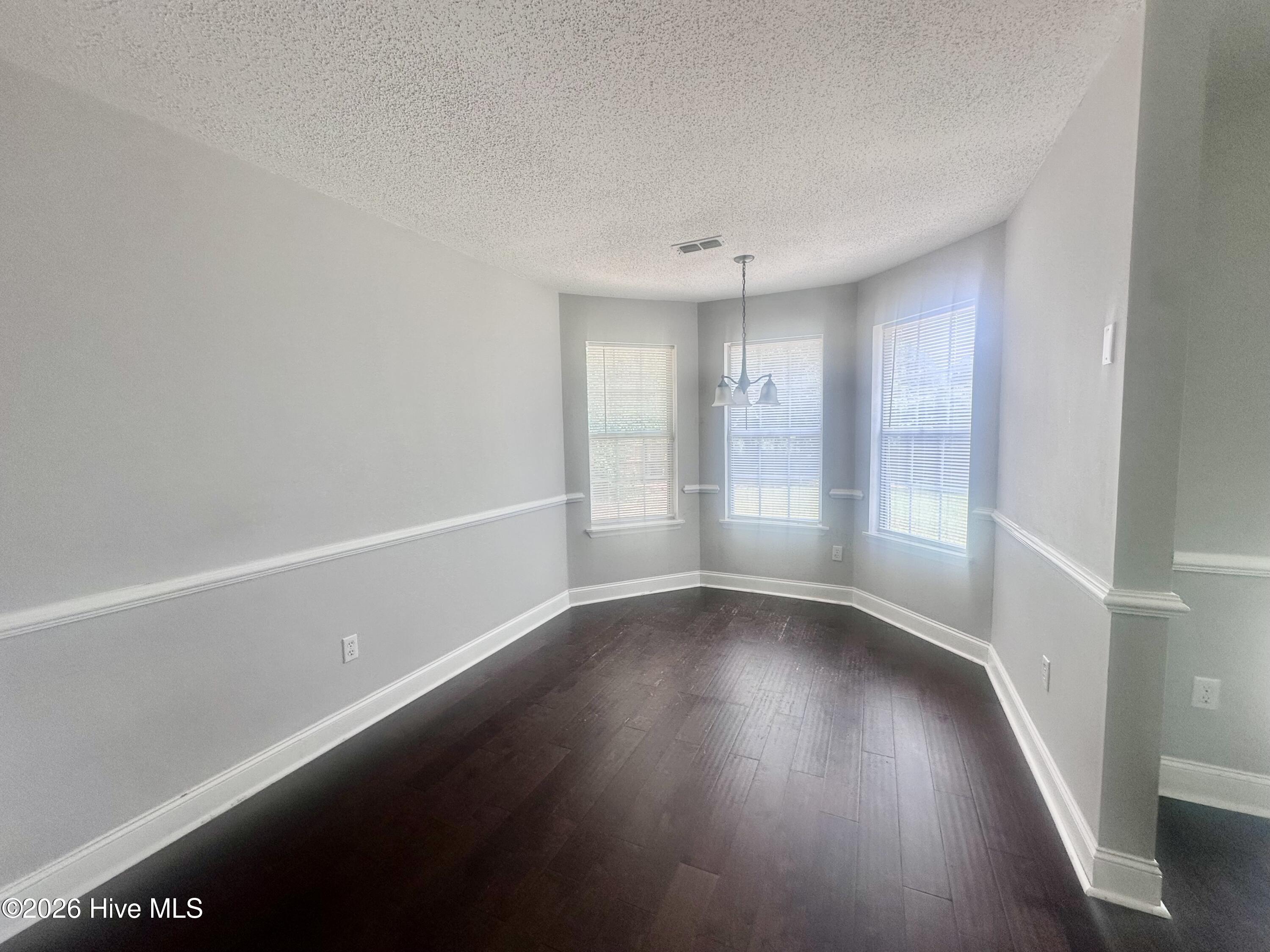 1712 Harrogate Drive Property Photo 3