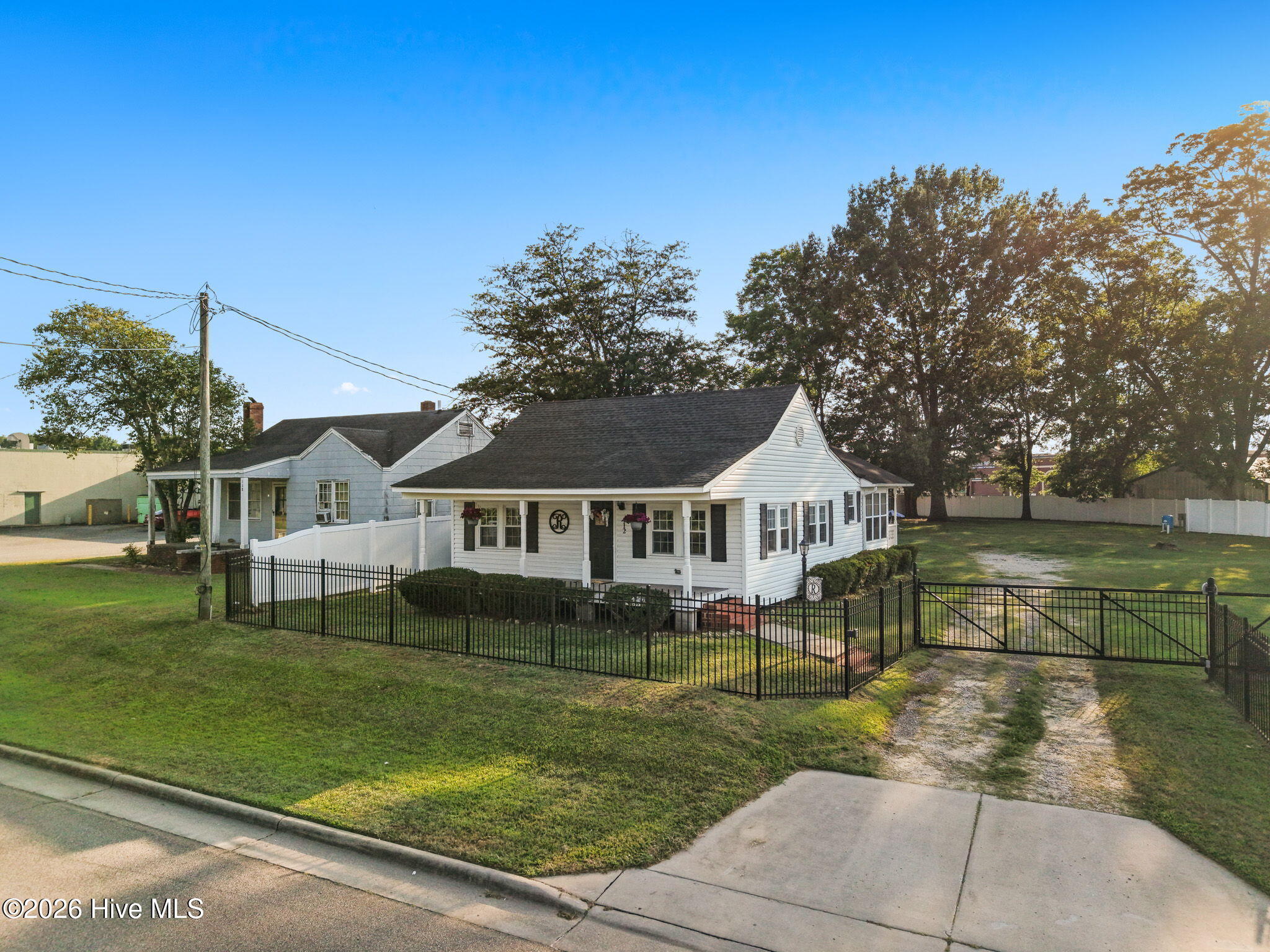 112 Leslie Newsome Avenue Property Photo 1