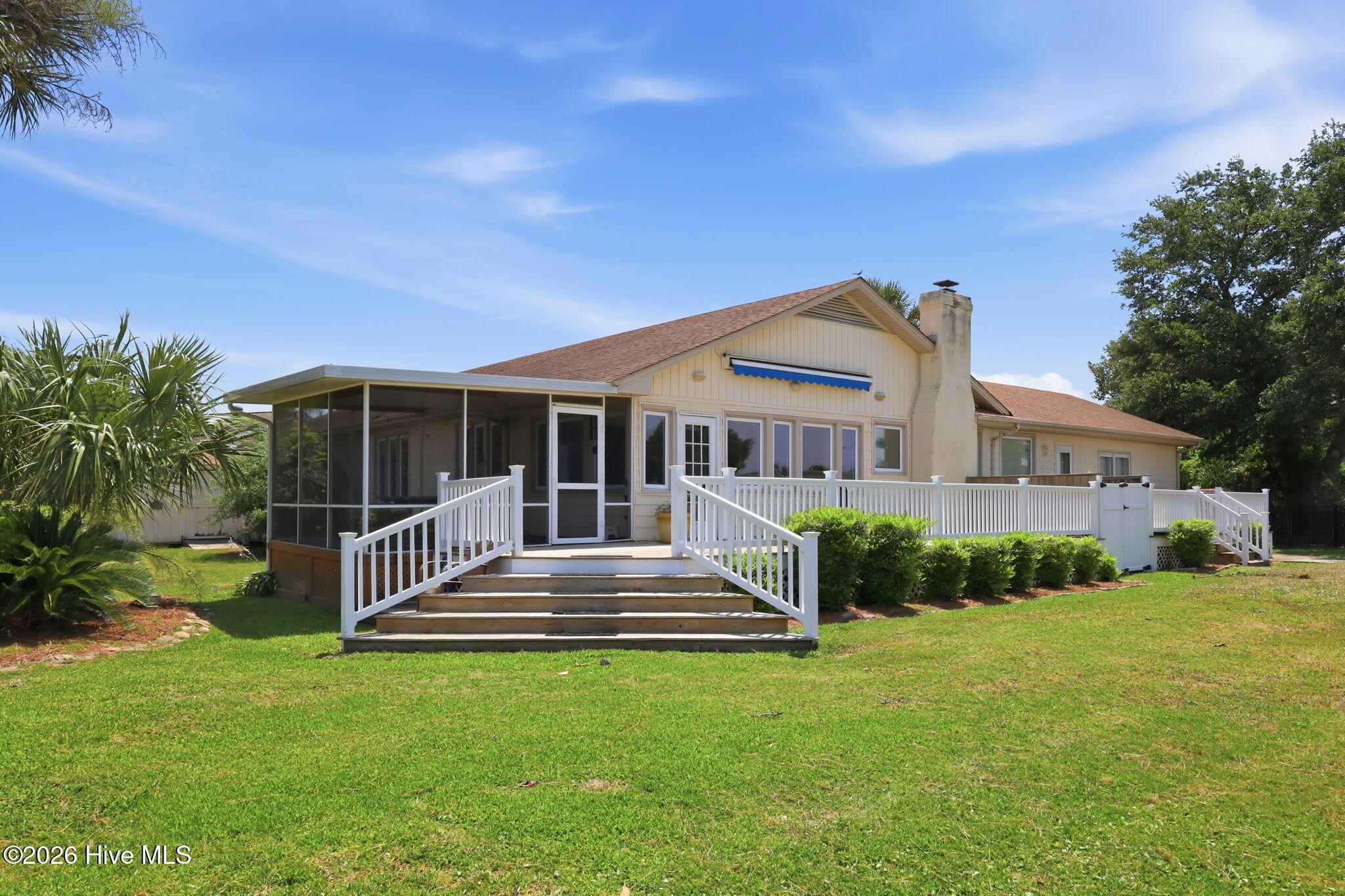 220 Club Point Drive Property Photo 4