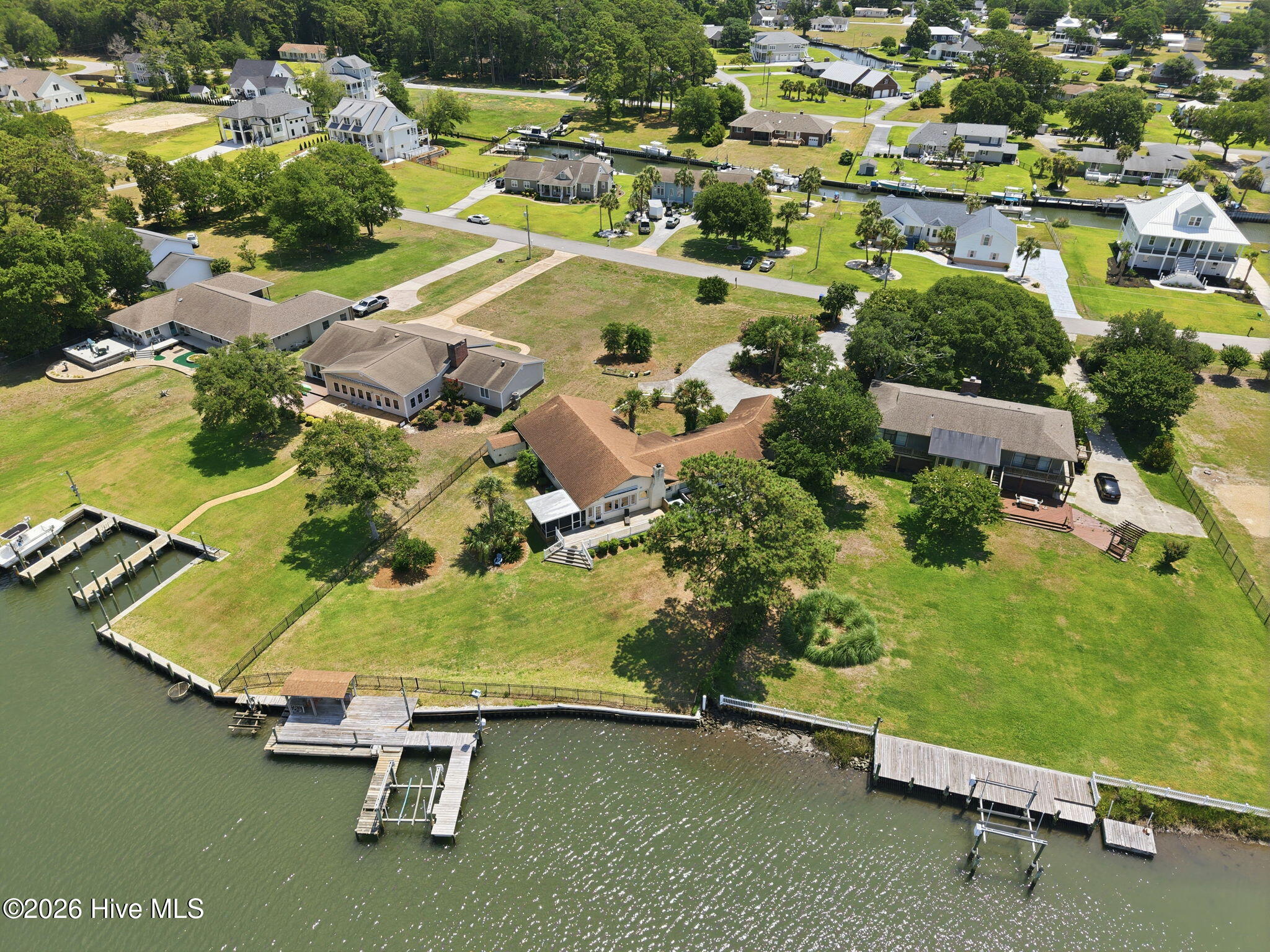 220 Club Point Drive Property Photo 7
