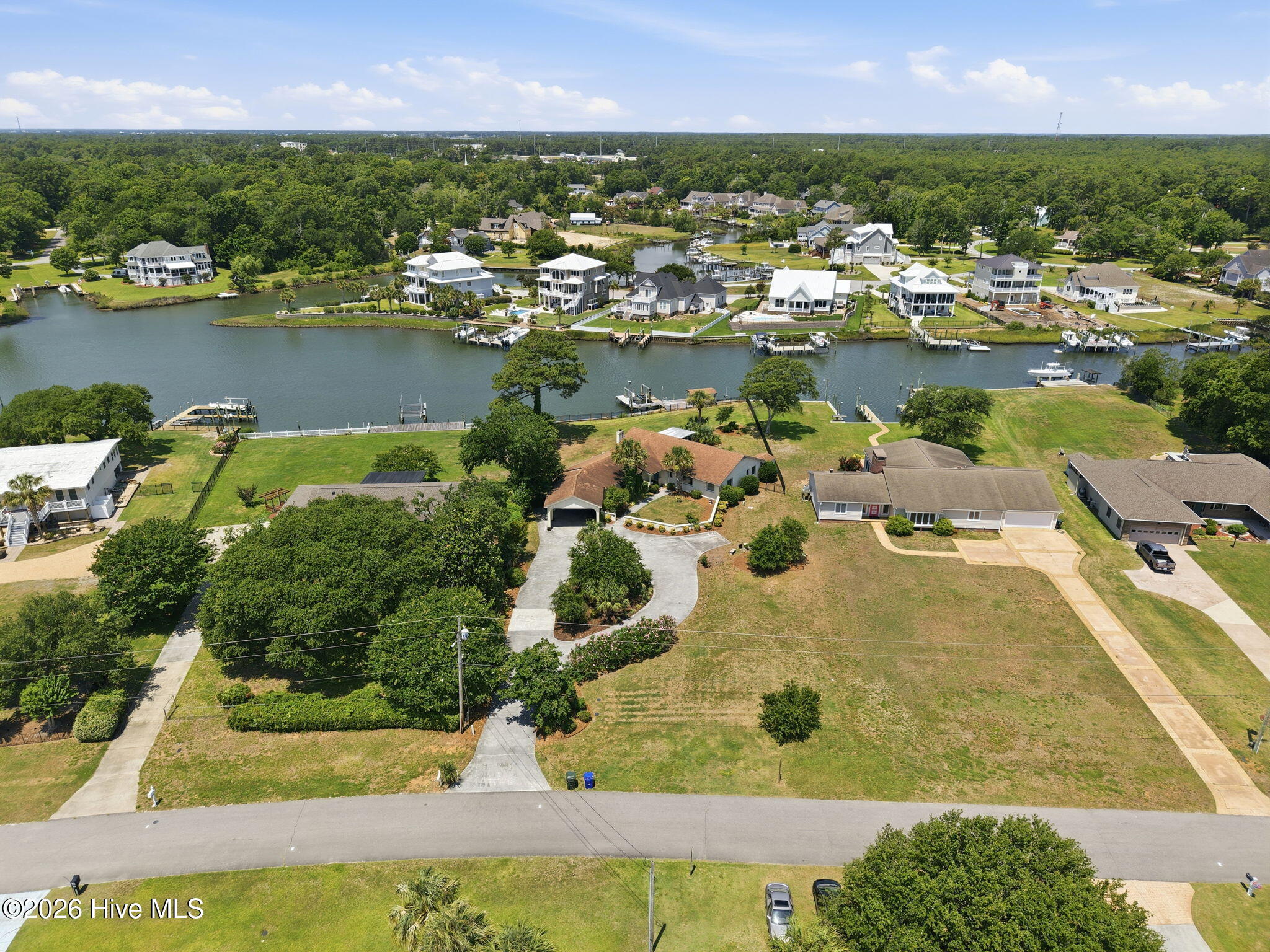 220 Club Point Drive Property Photo 8