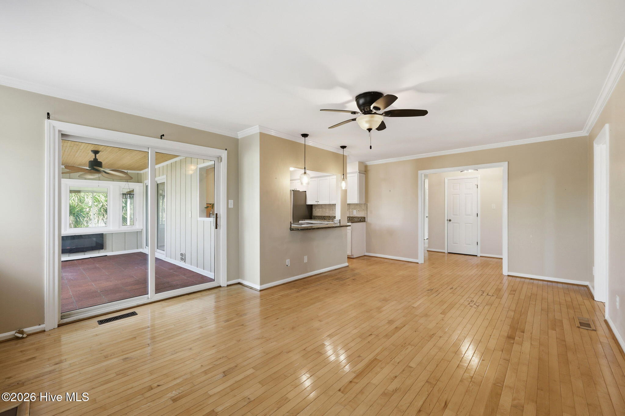 220 Club Point Drive Property Photo 11