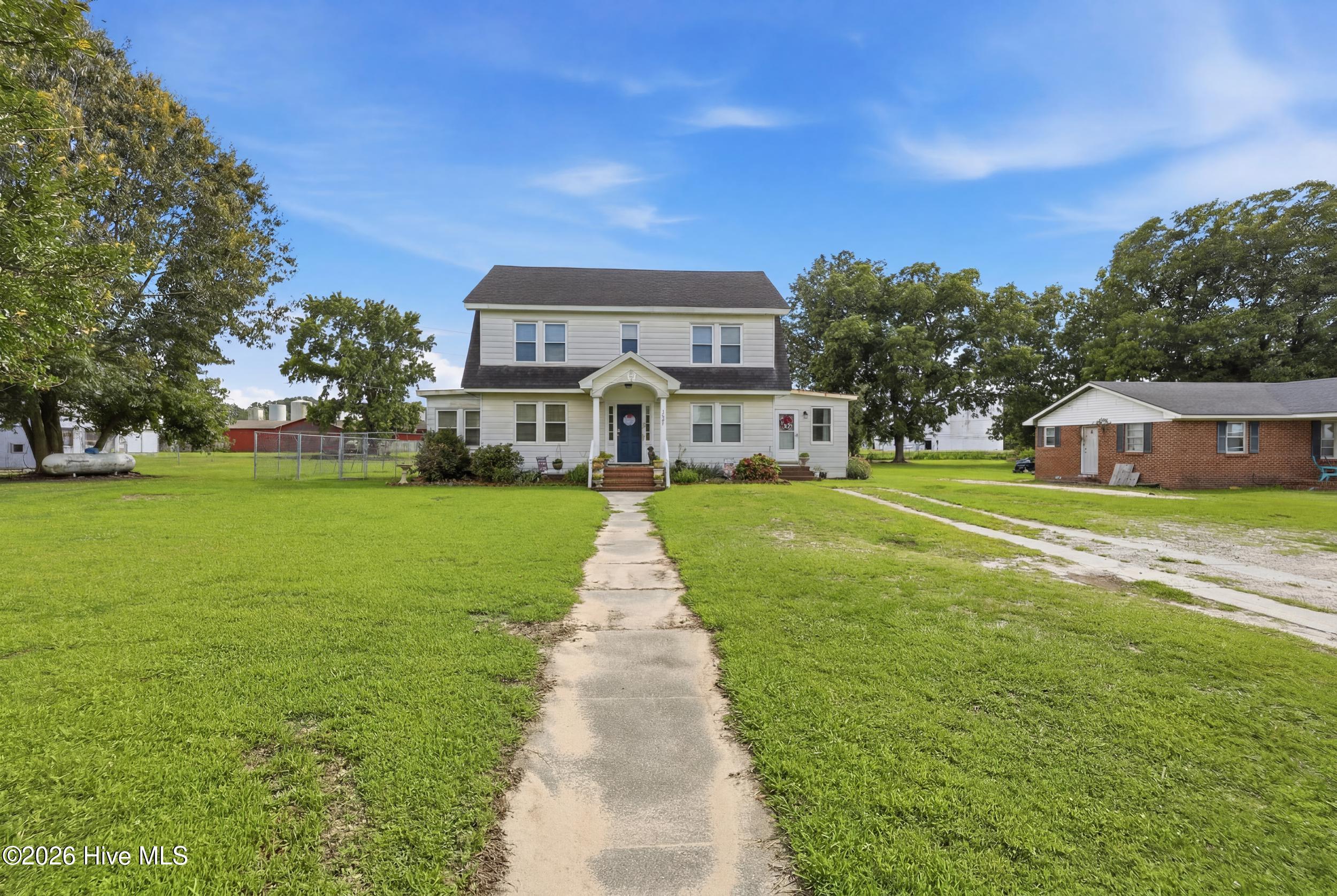 1009 Us Hwy 158 W Property Photo 2