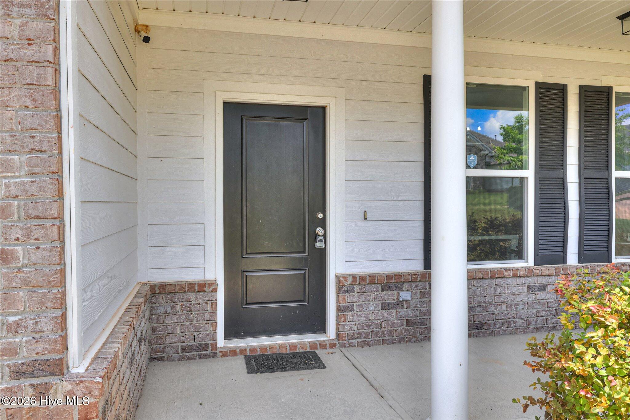 453 Bridle Path Road Property Photo 2